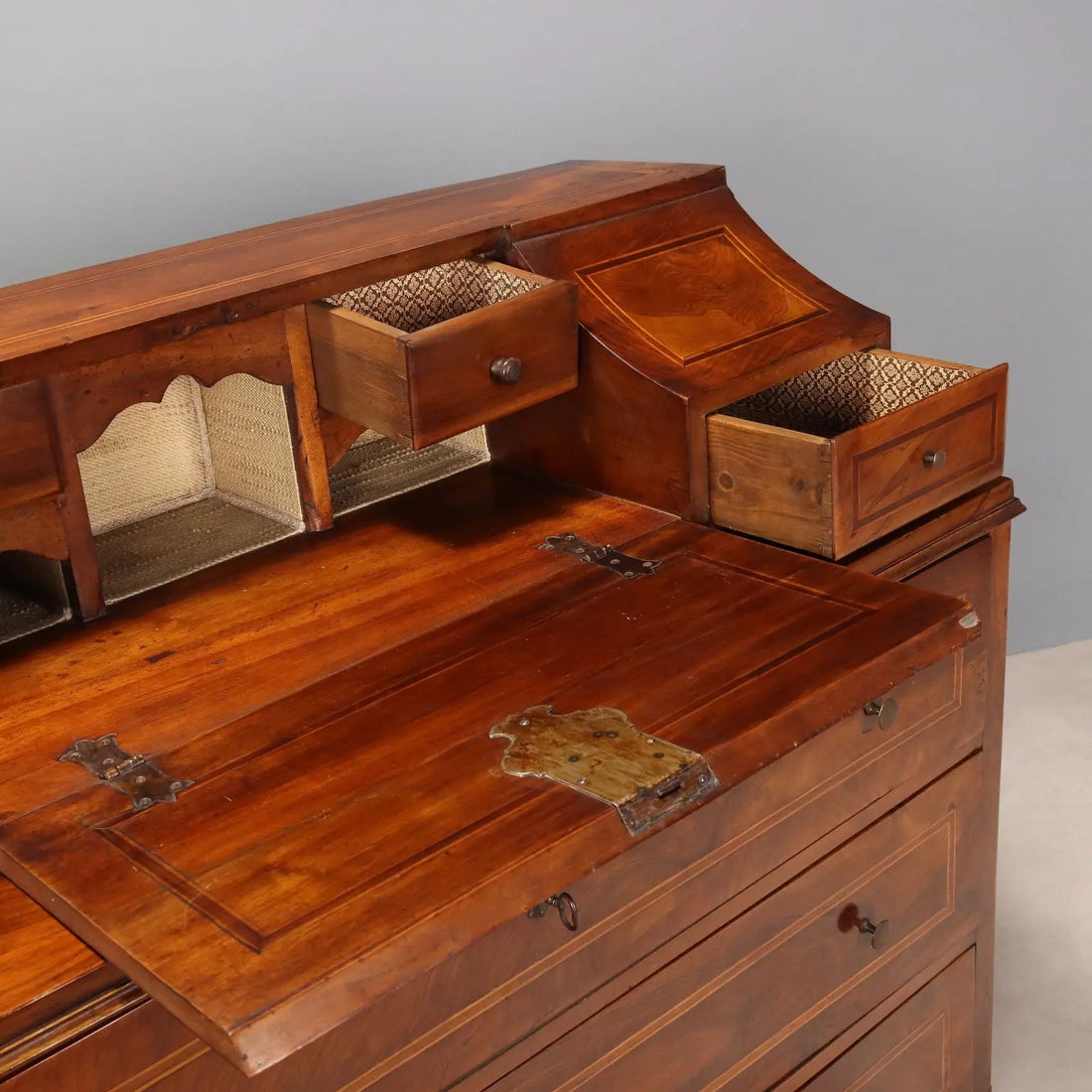 Walnut and Maple Bureau - Trentino 19th Century