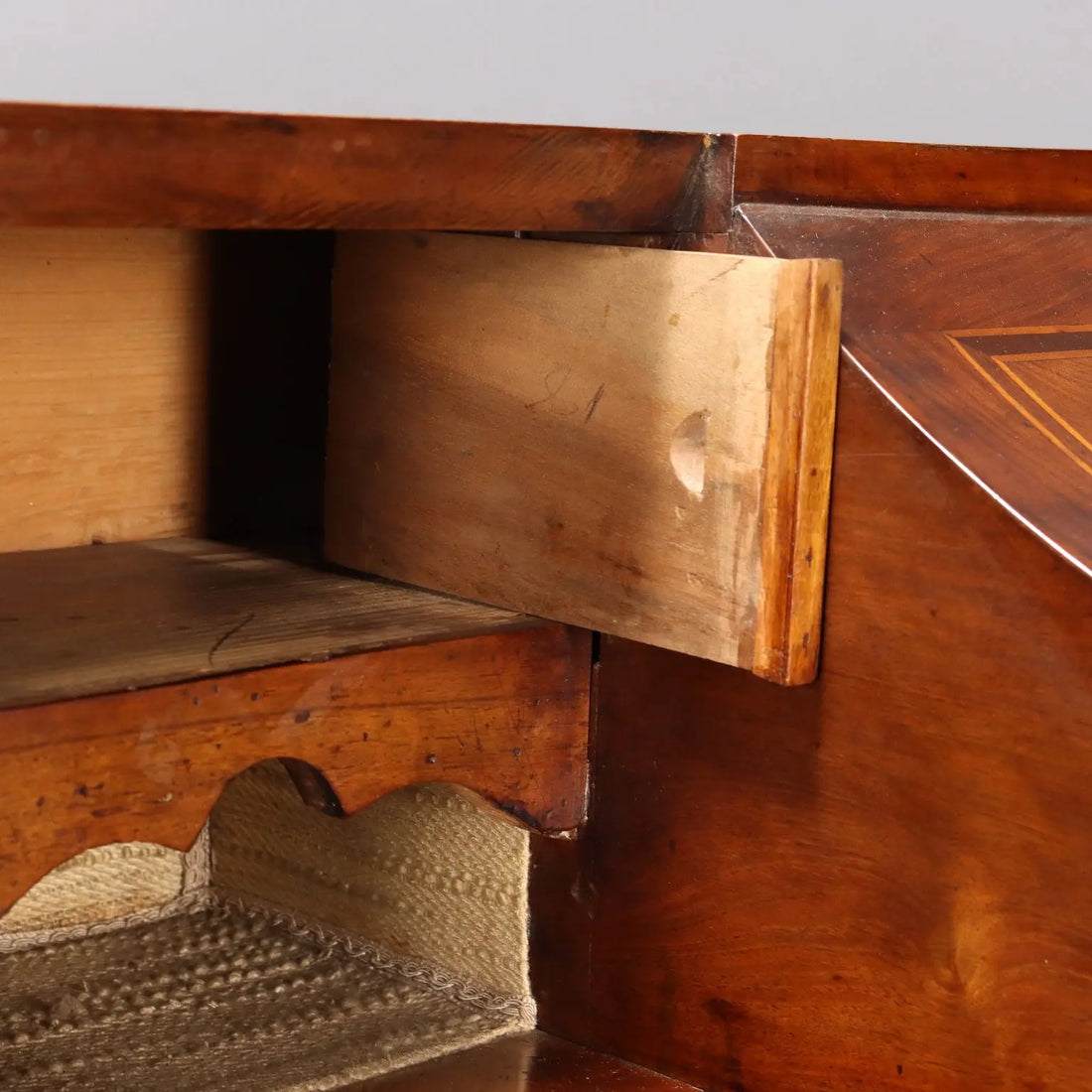Walnut and Maple Bureau - Trentino 19th Century