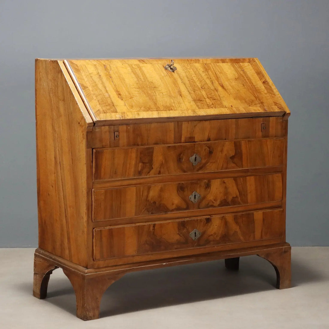 Antique Chest of Drawers Walnut Burl Poplar Italy XVIII Century - Central Italy, XVIII Century | Antiques | Drop-Leaf Secretaire & Secretaire
