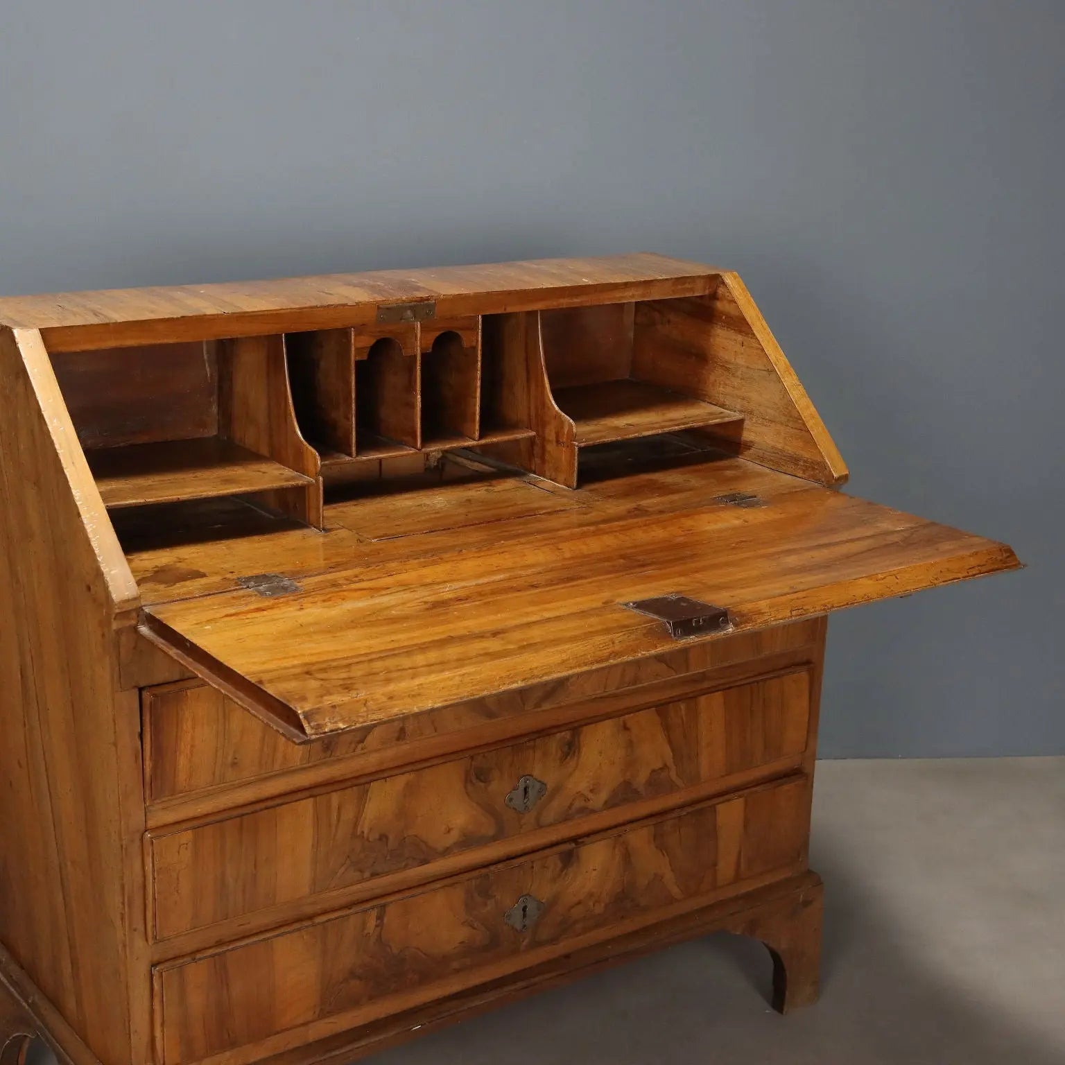 Antique Chest of Drawers Walnut Burl Poplar Italy XVIII Century - Central Italy, XVIII Century | Antiques | Drop-Leaf Secretaire & Secretaire