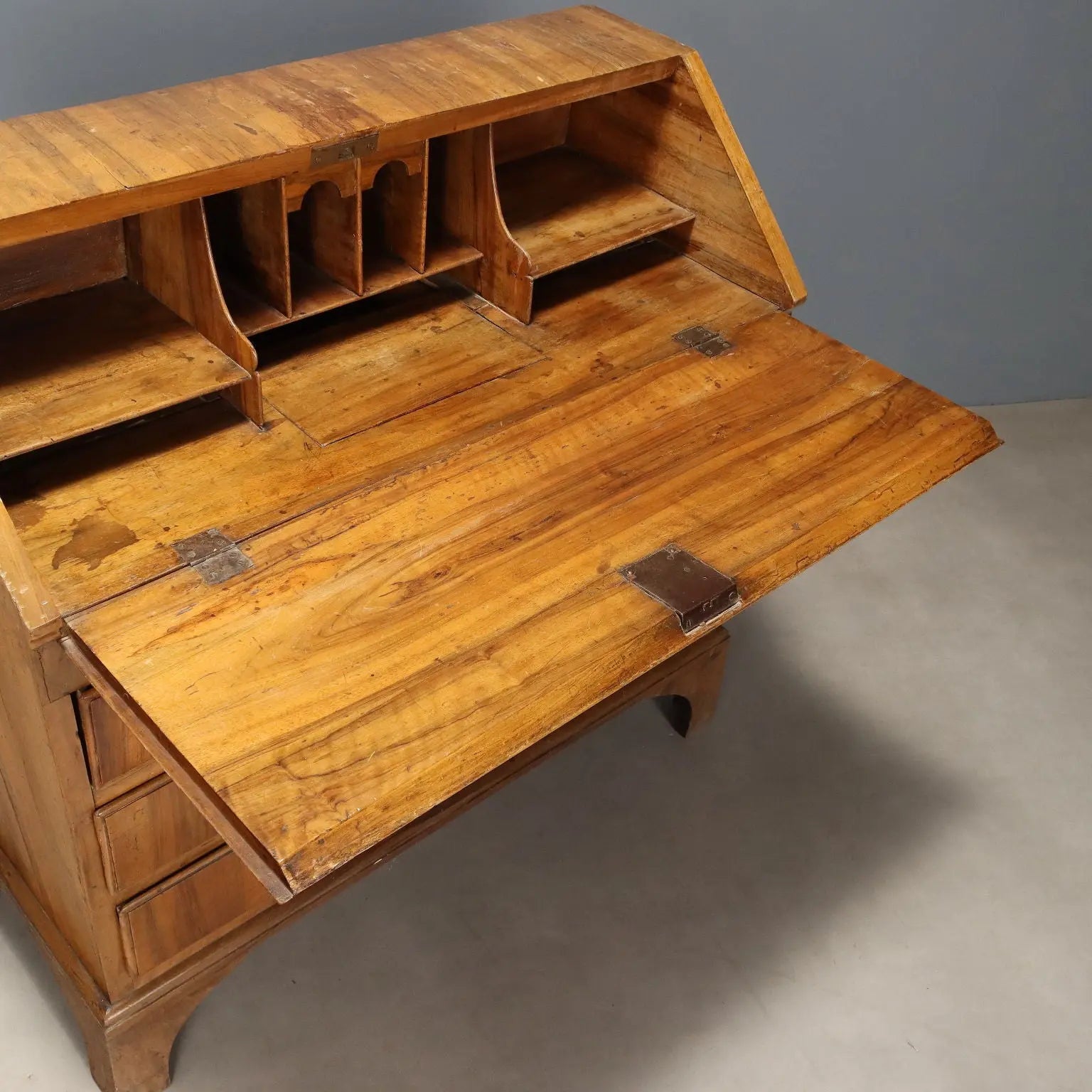 Antique Chest of Drawers Walnut Burl Poplar Italy XVIII Century - Central Italy, XVIII Century | Antiques | Drop-Leaf Secretaire & Secretaire