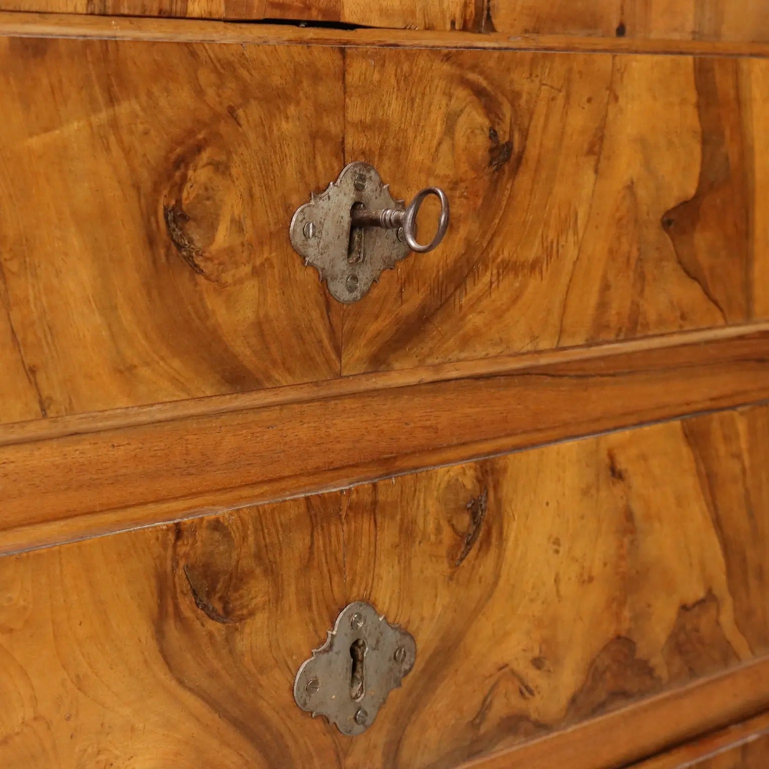 Antique Chest of Drawers Walnut Burl Poplar Italy XVIII Century - Central Italy, XVIII Century | Antiques | Drop-Leaf Secretaire & Secretaire