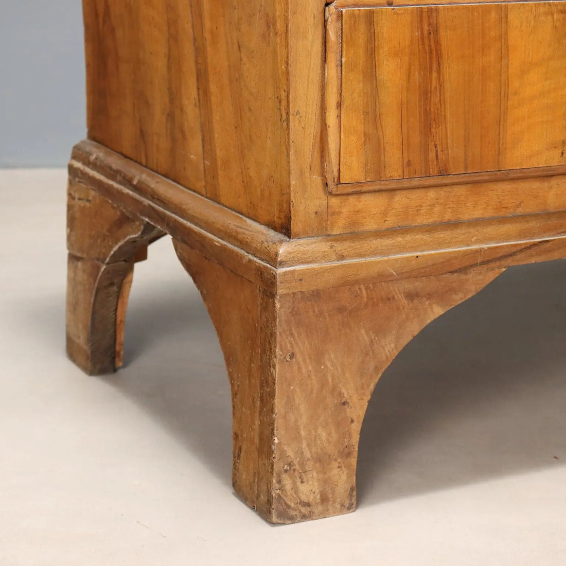 Antique Chest of Drawers Walnut Burl Poplar Italy XVIII Century - Central Italy, XVIII Century | Antiques | Drop-Leaf Secretaire & Secretaire