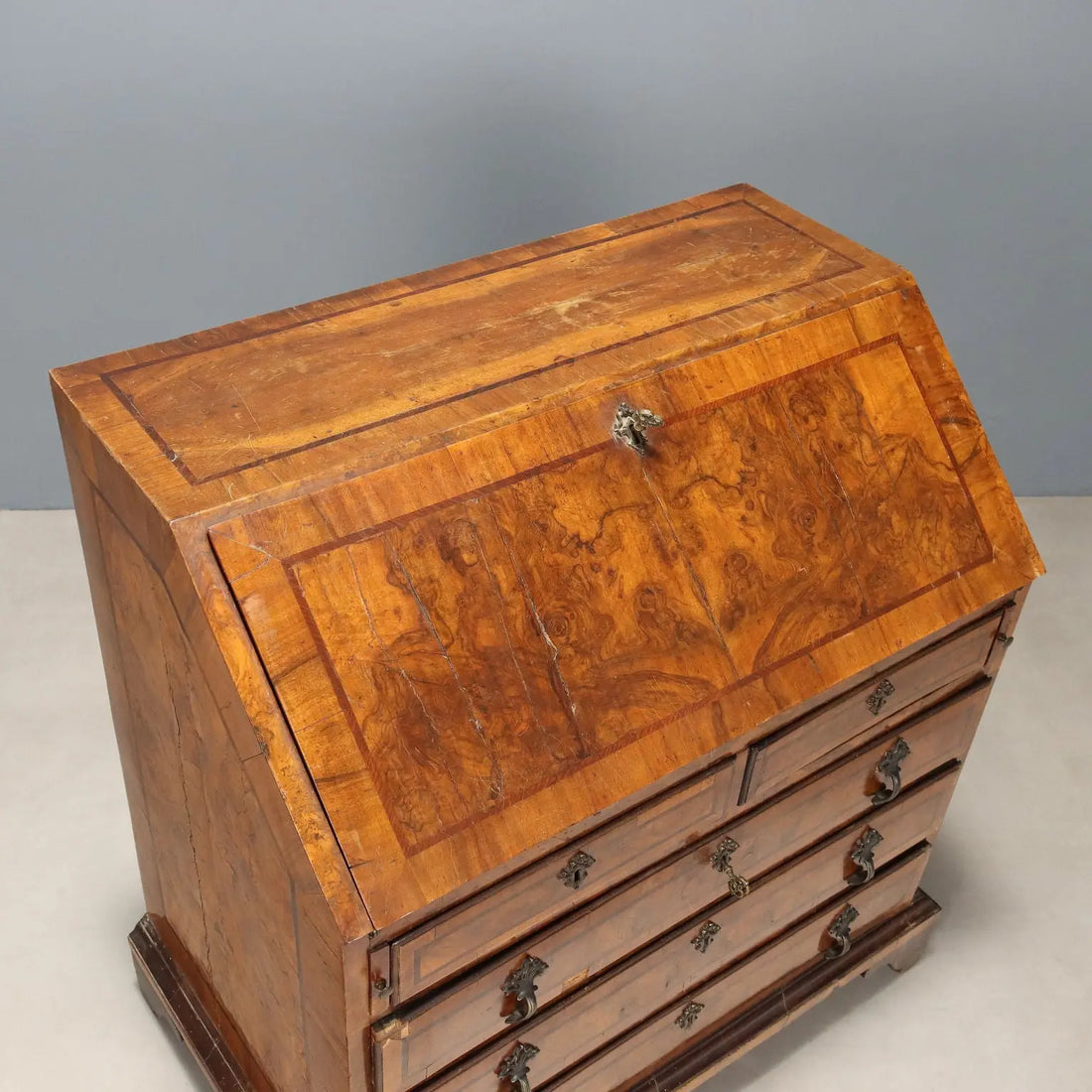 Walnut Burl Bureau - Italy 18th Century