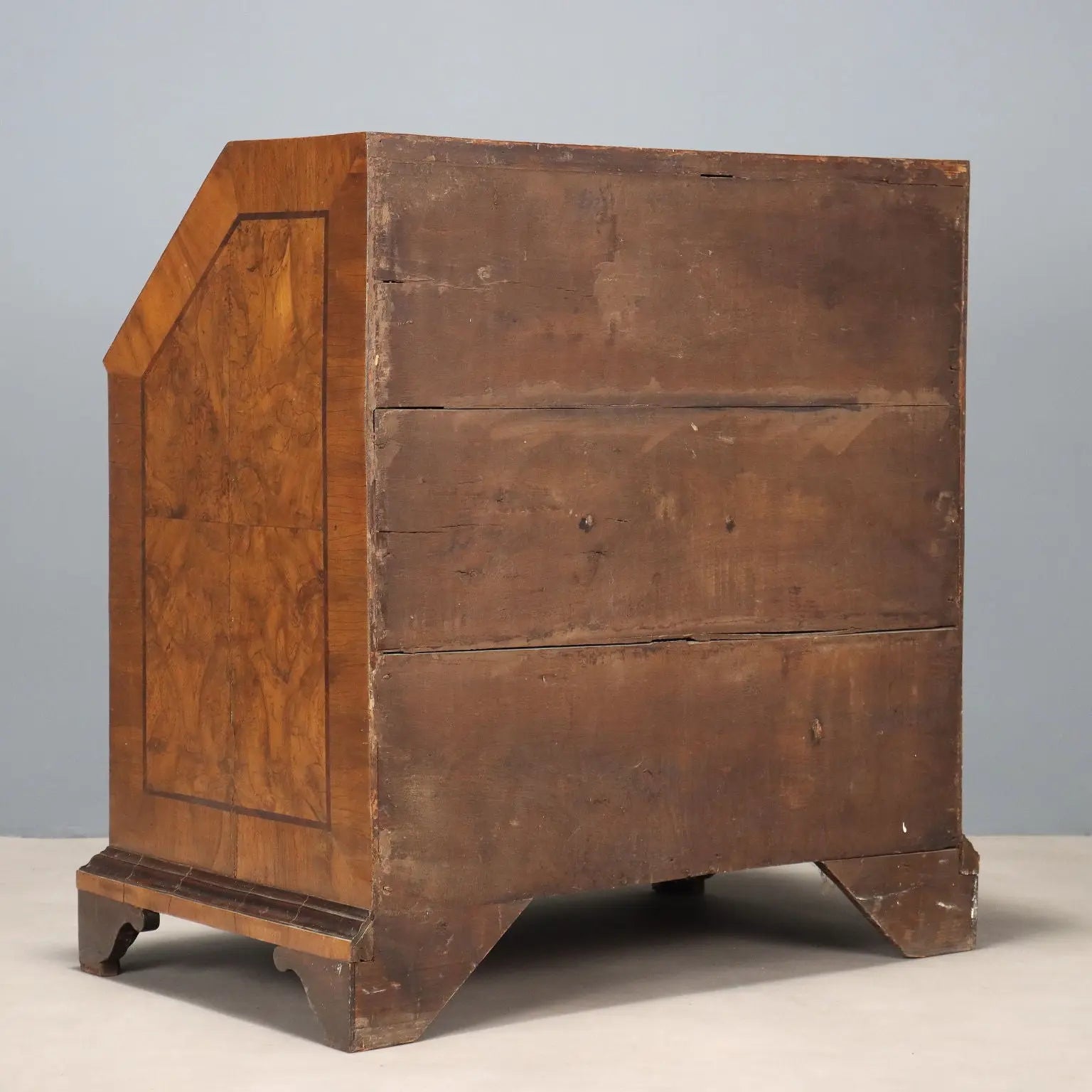 Walnut Burl Bureau - Italy 18th Century