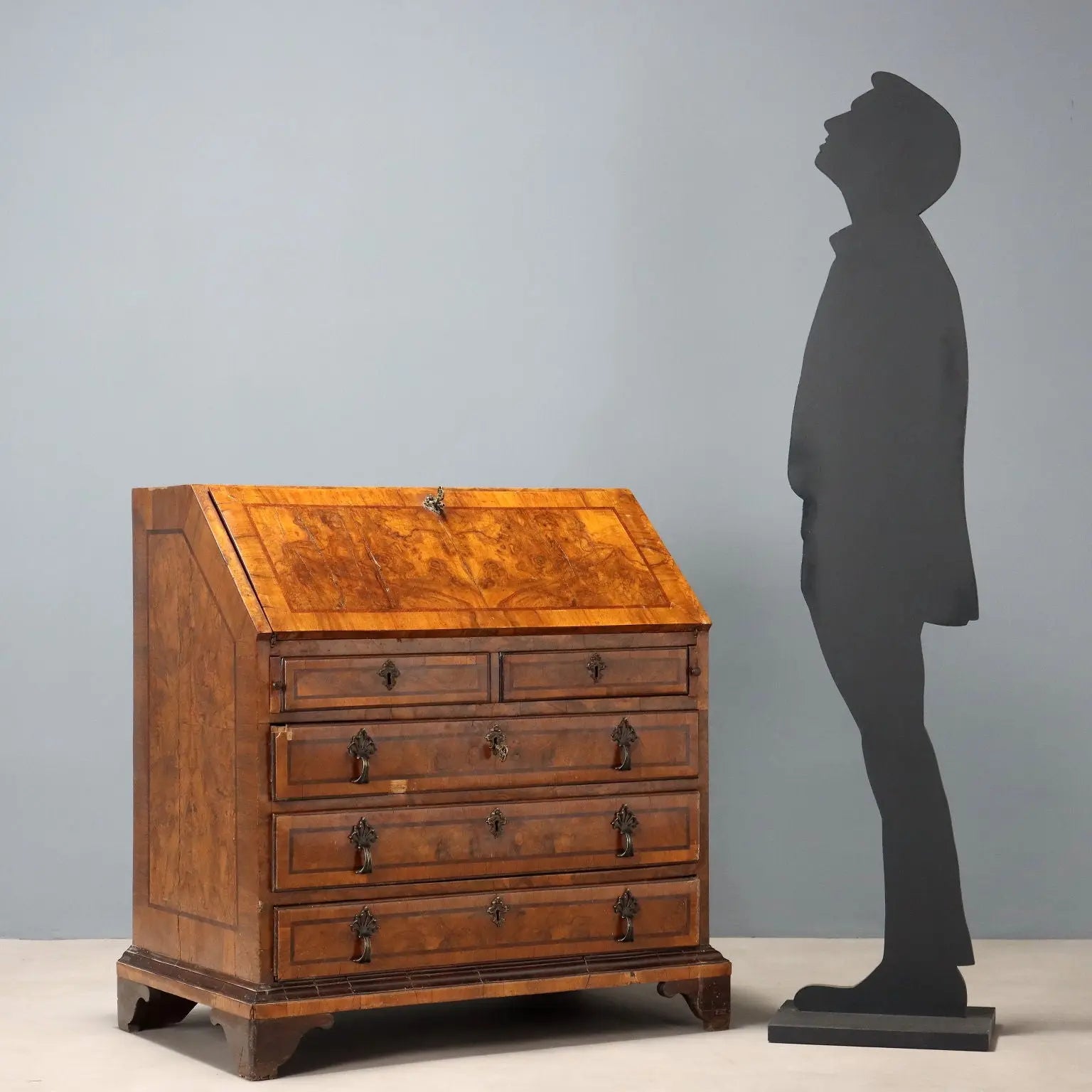 Walnut Burl Bureau - Italy 18th Century