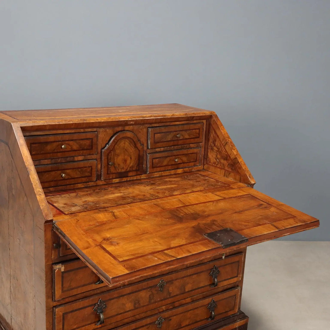 Walnut Burl Bureau - Italy 18th Century