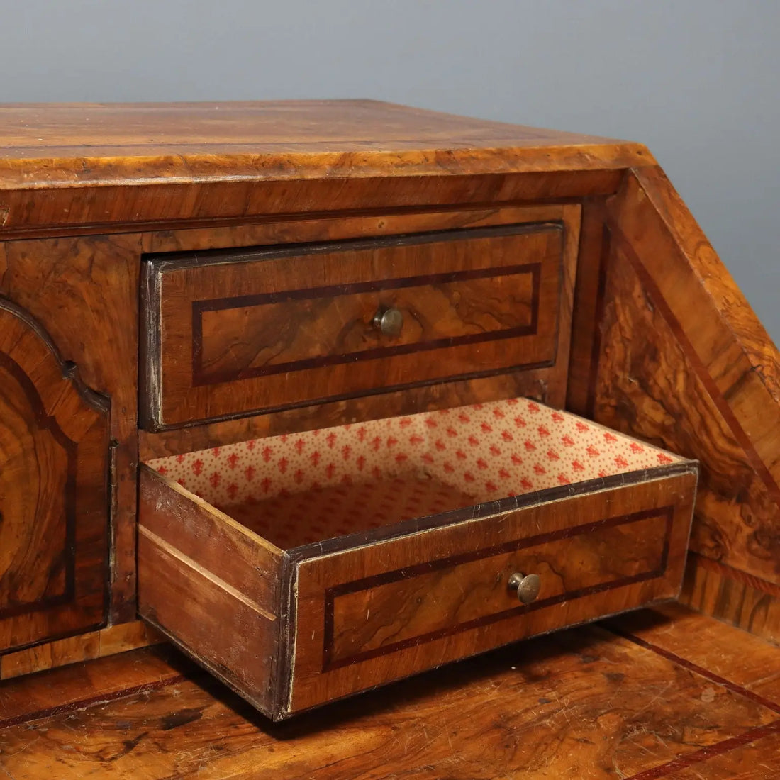 Walnut Burl Bureau - Italy 18th Century