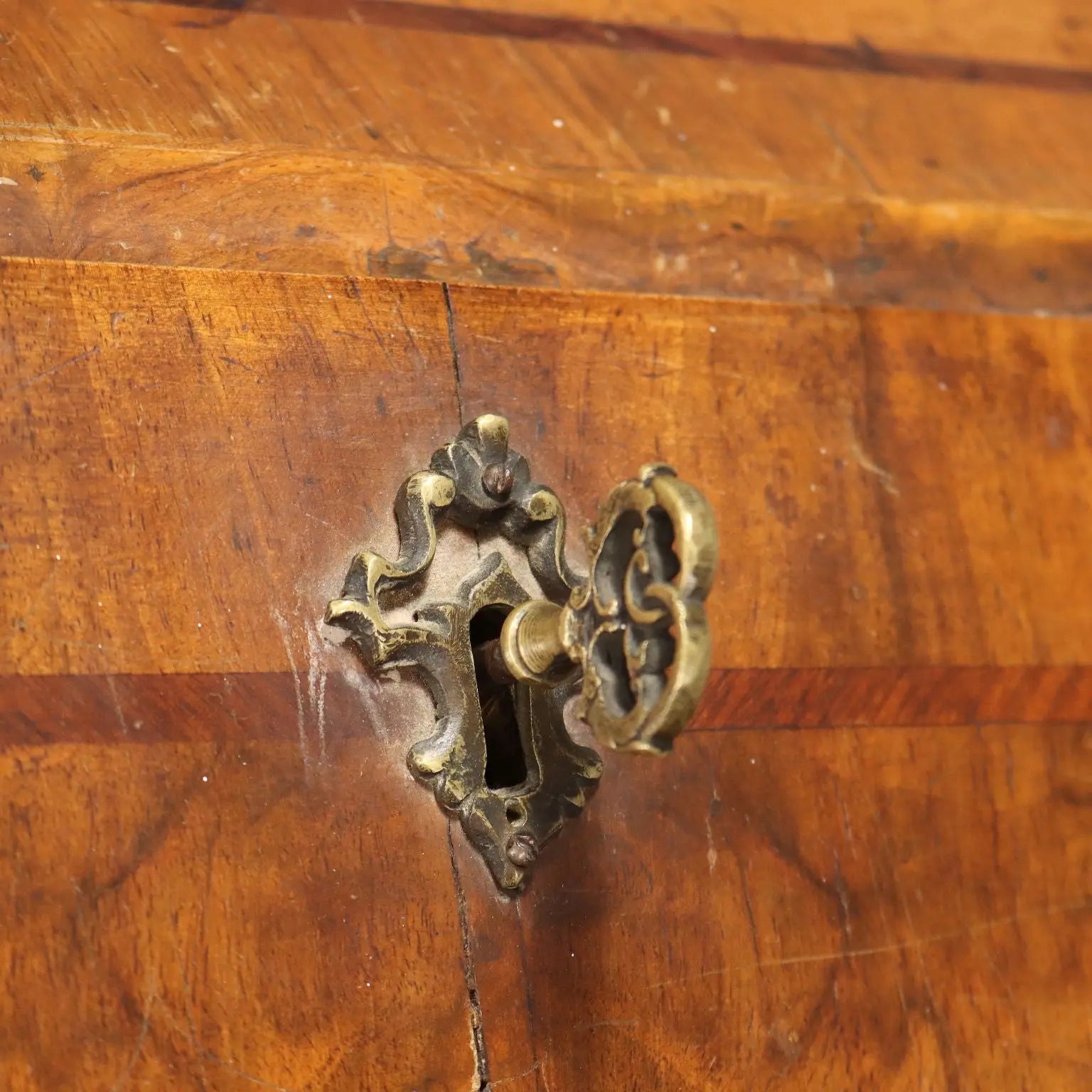 Walnut Burl Bureau - Italy 18th Century