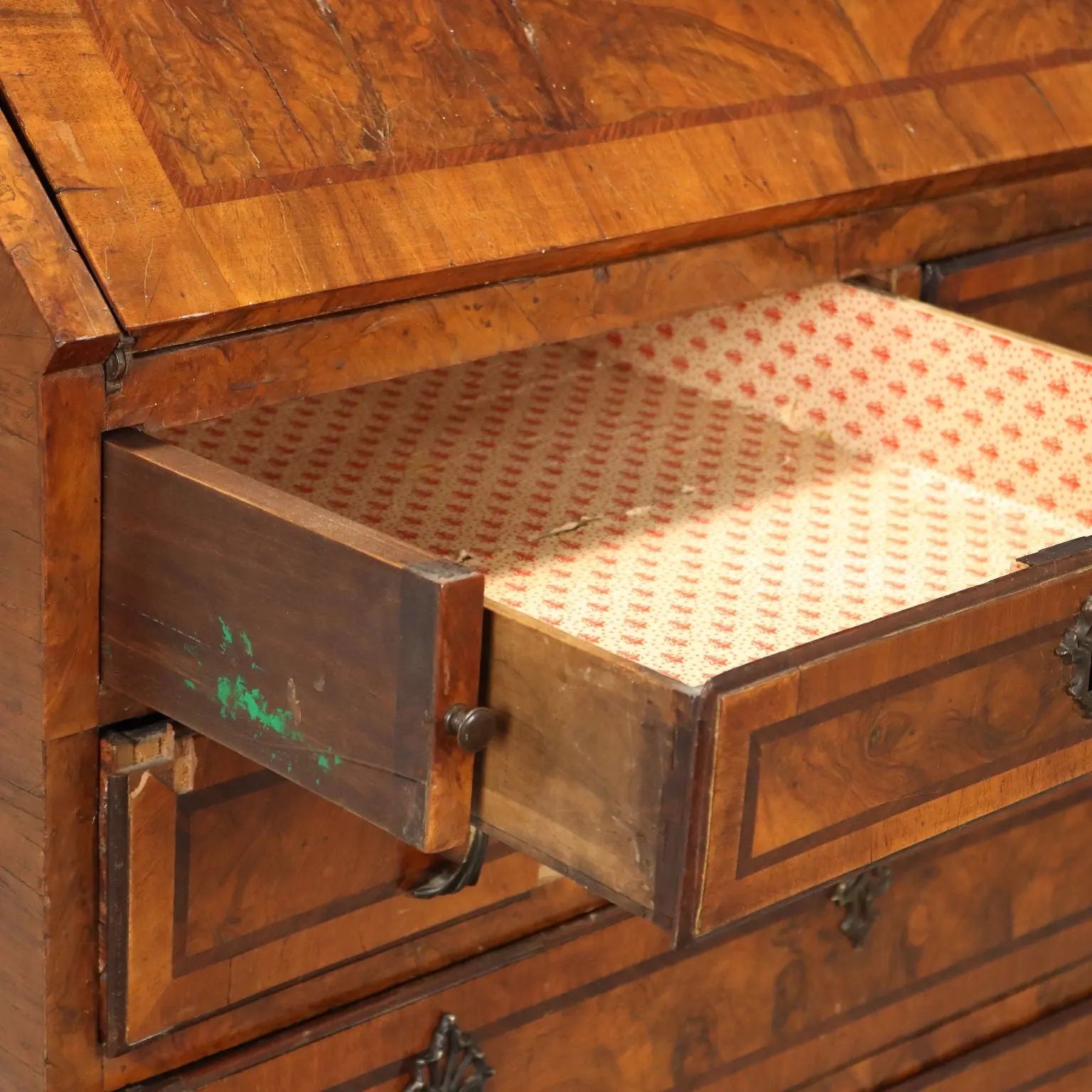 Walnut Burl Bureau - Italy 18th Century