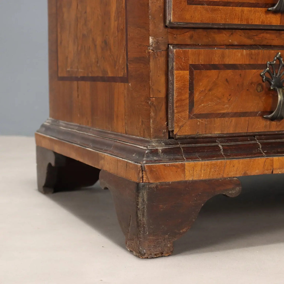 Walnut Burl Bureau - Italy 18th Century