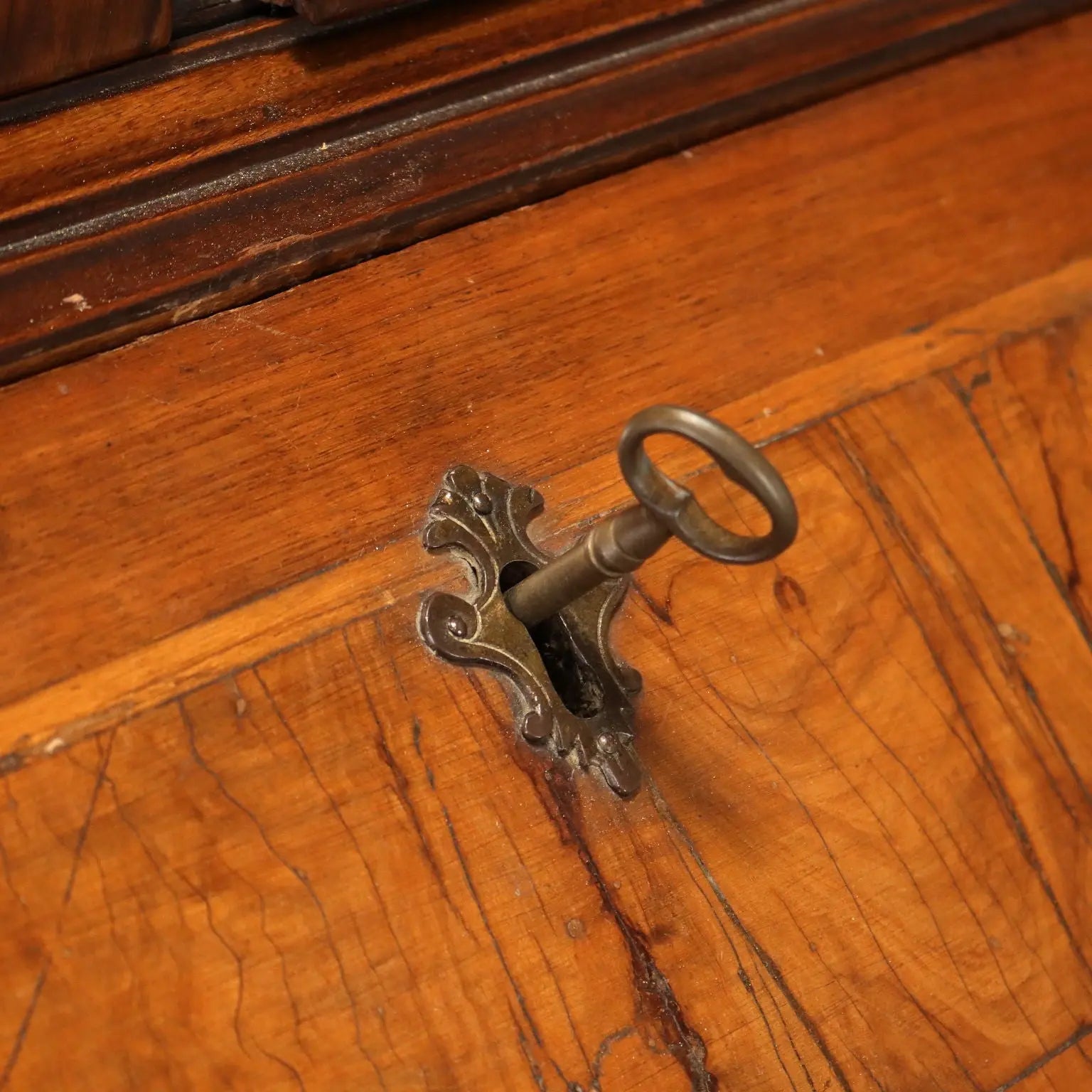 Walnut and Burl Walnut Trumeau - Italy 18th Century
