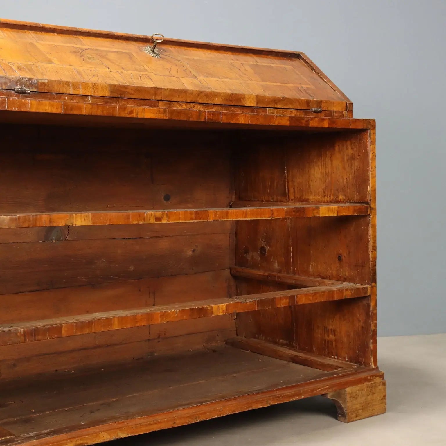 Walnut and Burl Bureau - Veneto 18th Century