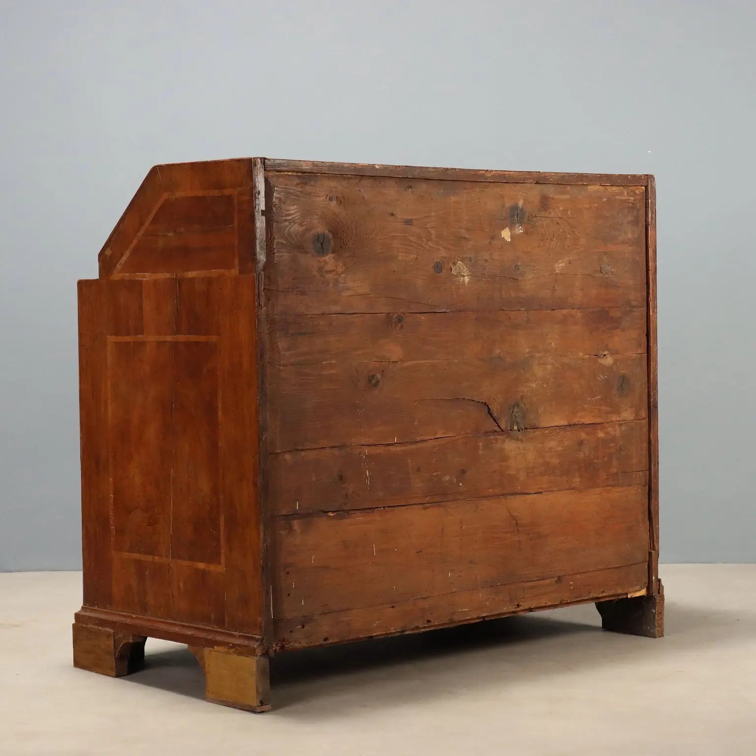 Walnut and Burl Bureau - Veneto 18th Century