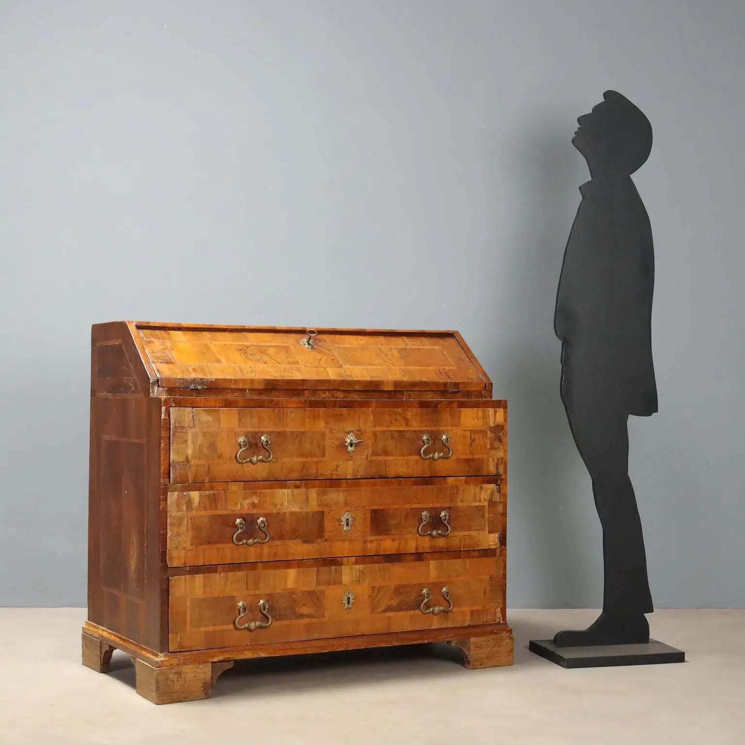 Walnut and Burl Bureau - Veneto 18th Century
