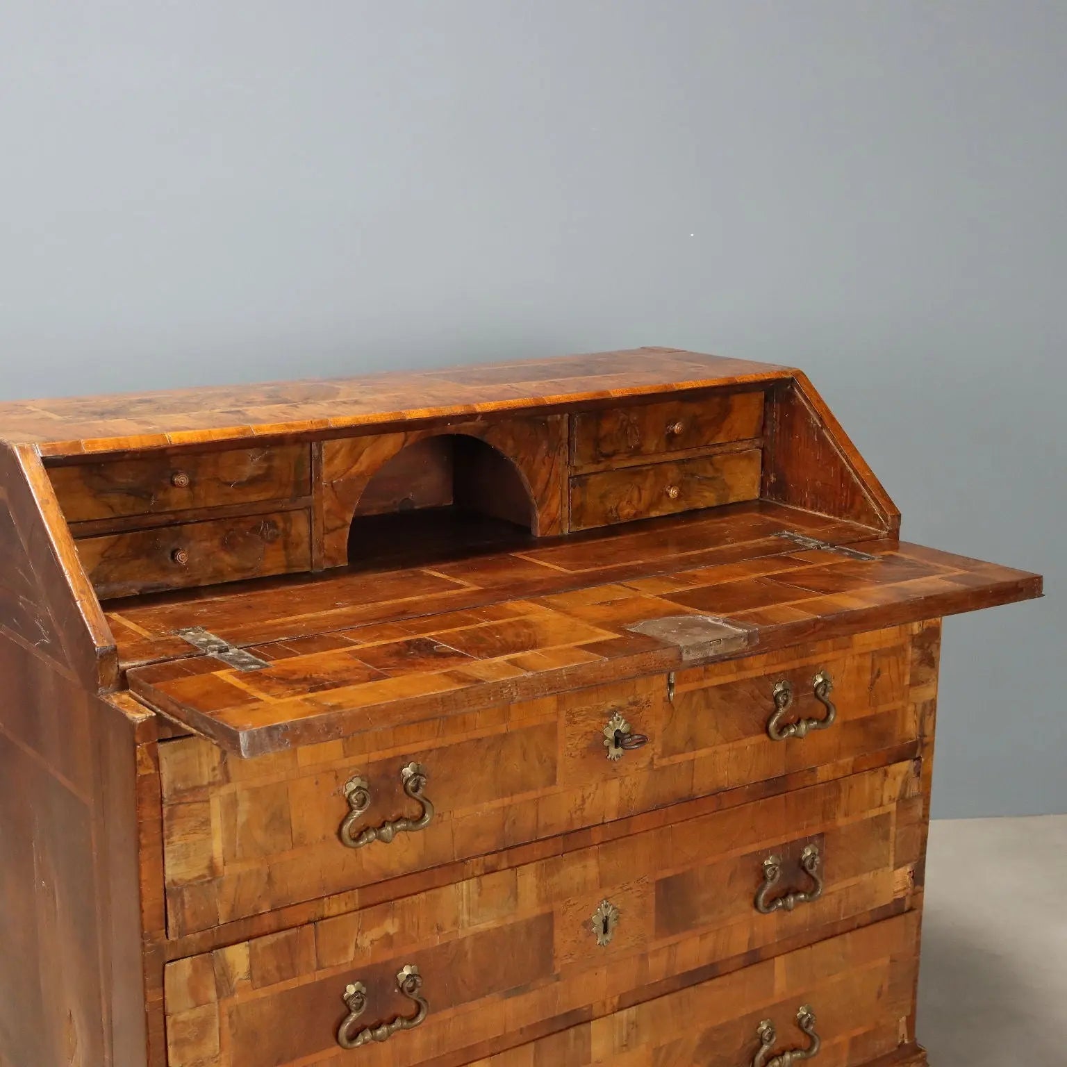 Walnut and Burl Bureau - Veneto 18th Century