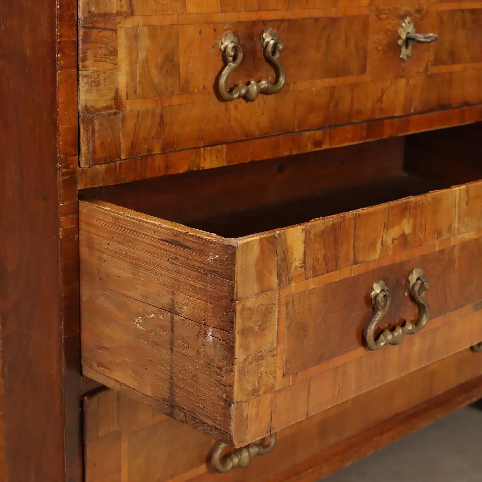 Walnut and Burl Bureau - Veneto 18th Century