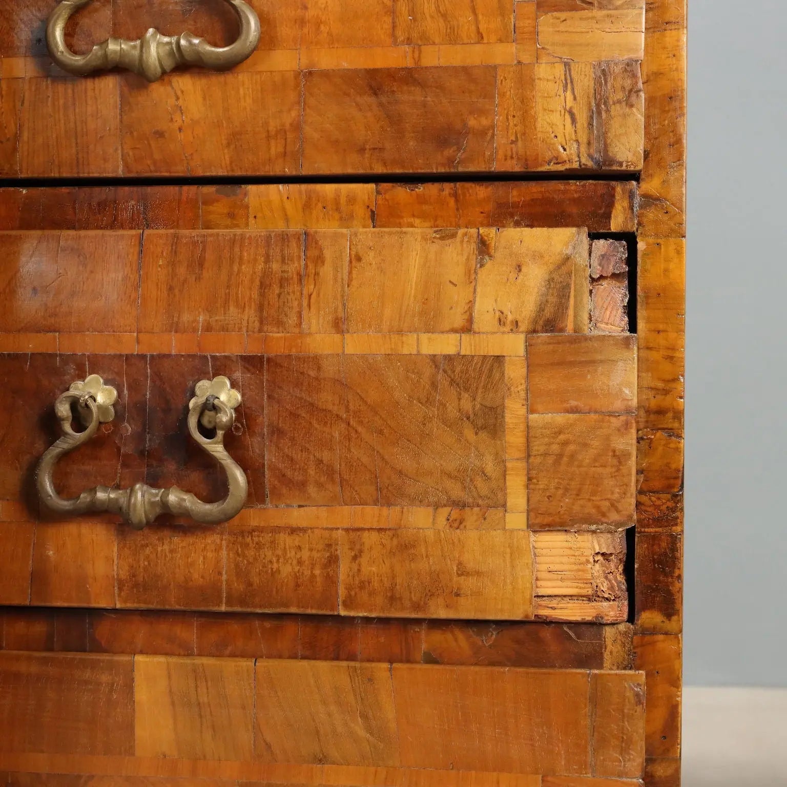 Walnut and Burl Bureau - Veneto 18th Century