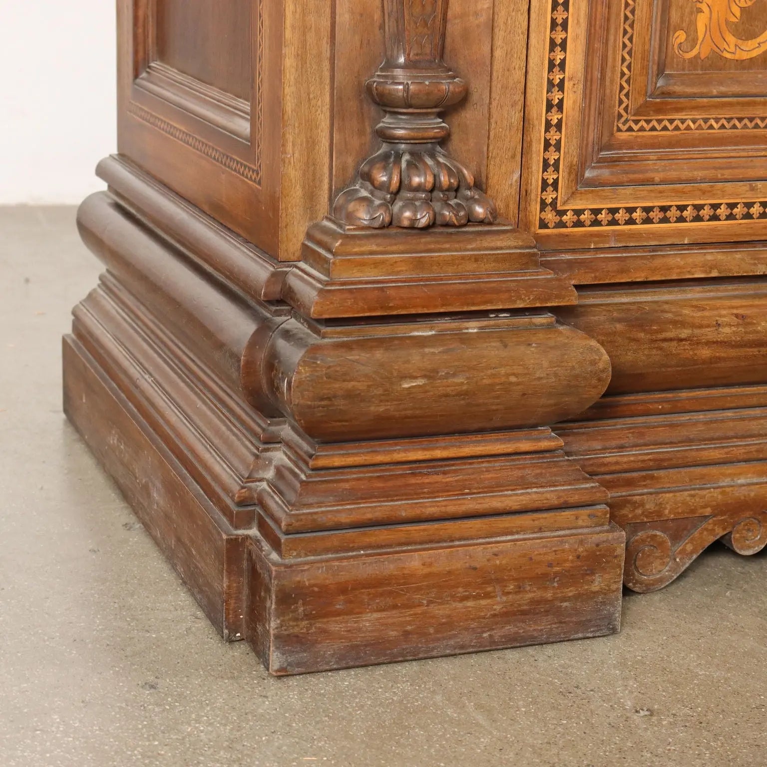 Antique Cupboard Neo-Renaissance Style Carved Wood XX Century - Italy, XX Century | Antiques | Cupboards