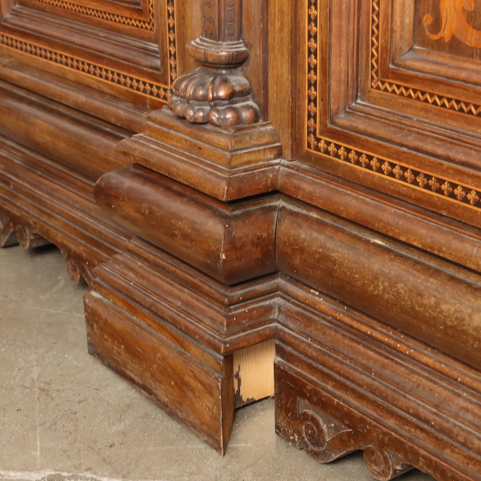 Antique Cupboard Neo-Renaissance Style Carved Wood XX Century - Italy, XX Century | Antiques | Cupboards
