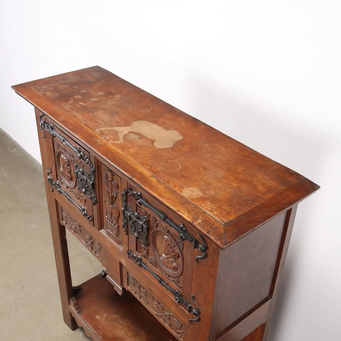 Antique Neo-Renaissance Cupboard Beech Italy XX Century - Italy, XX Century | Antiques | Cupboards