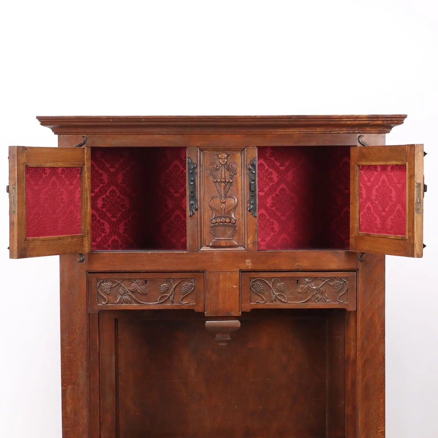 Antique Neo-Renaissance Cupboard Beech Italy XX Century - Italy, XX Century | Antiques | Cupboards
