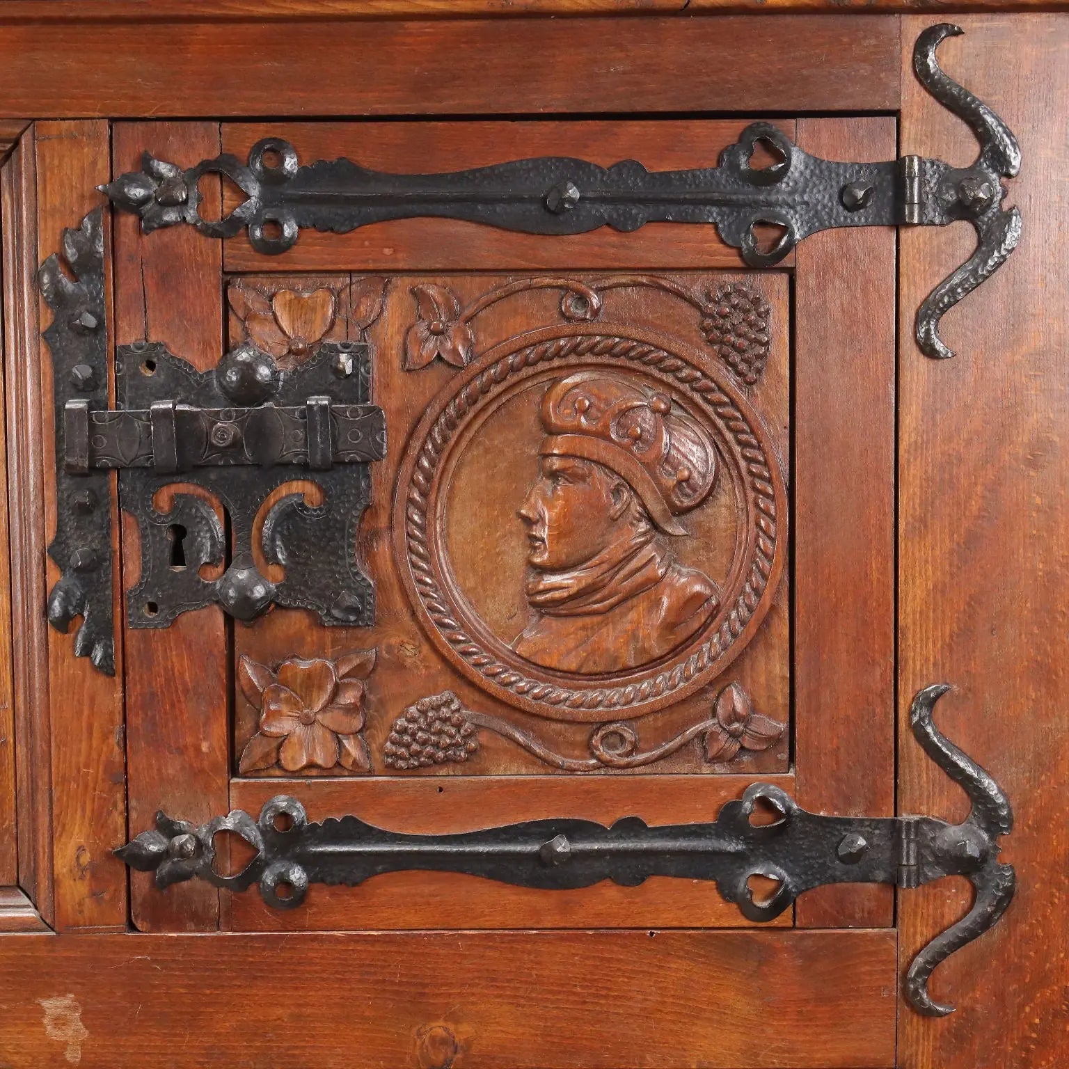 Antique Neo-Renaissance Cupboard Beech Italy XX Century - Italy, XX Century | Antiques | Cupboards