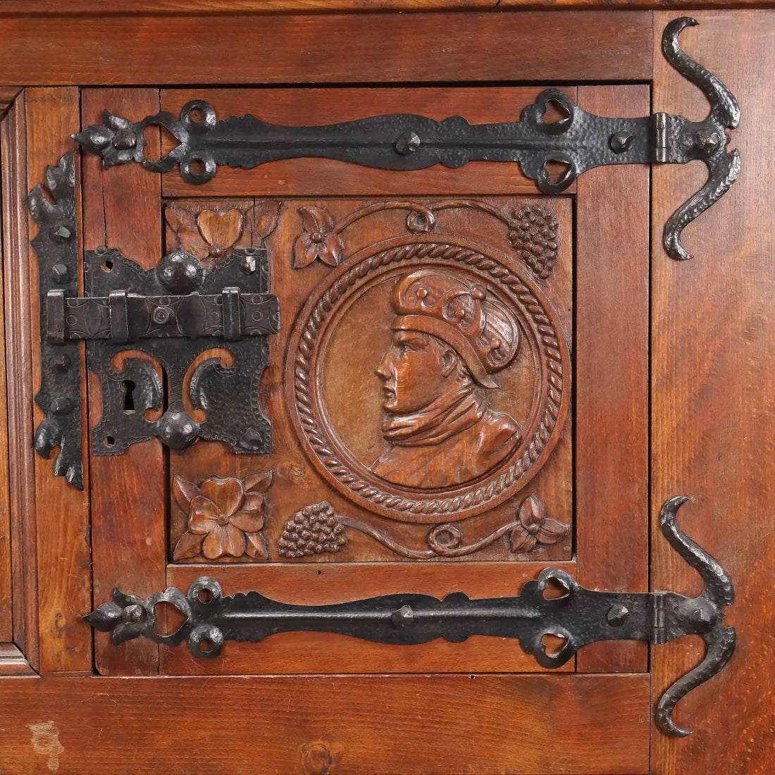 Antique Neo-Renaissance Cupboard Beech Italy XX Century - Italy, XX Century | Antiques | Cupboards
