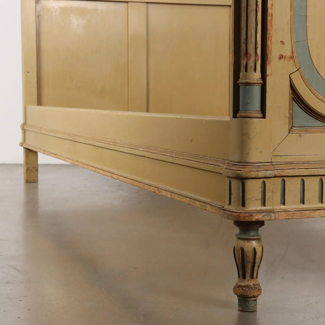 Neoclassical Bed in Lacquered Beech - Early 20th Century