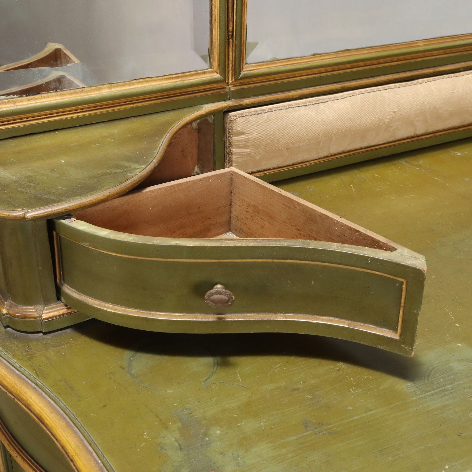  | Antiques  Chest of Drawers & Commodes