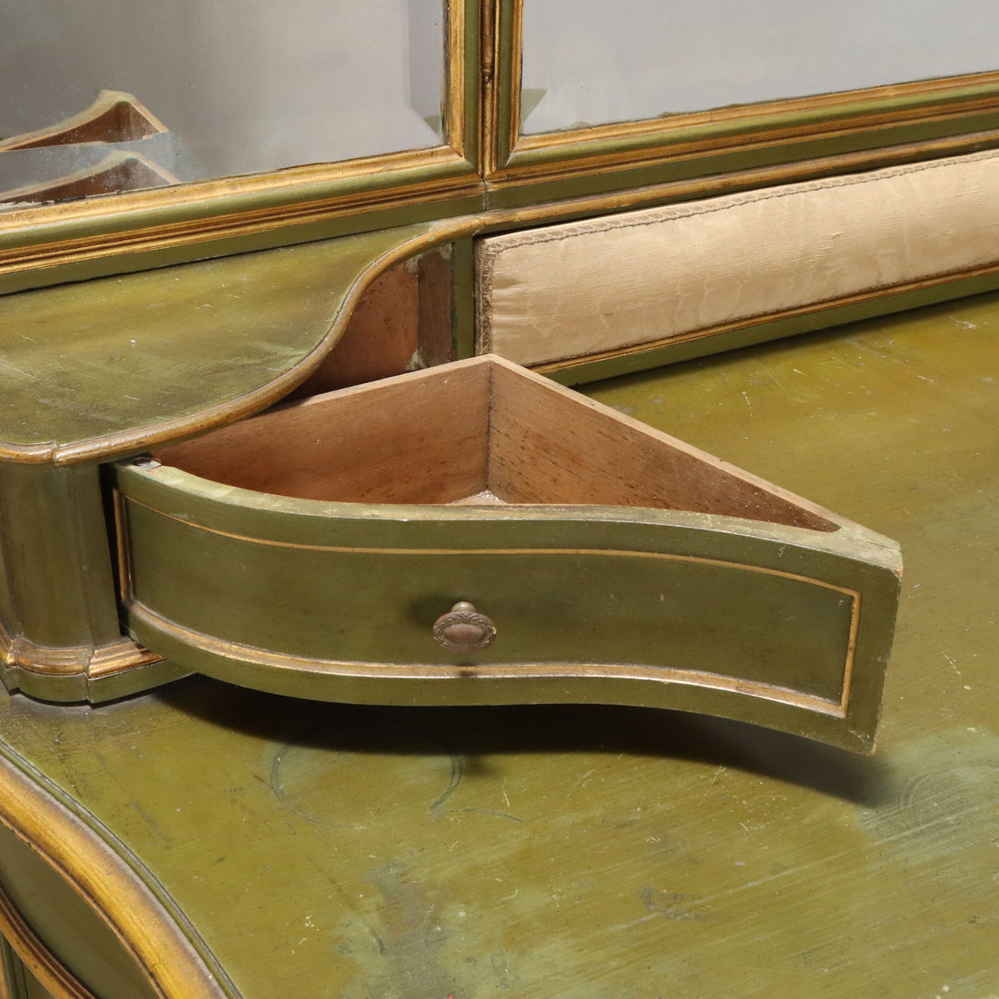  | Antiques  Chest of Drawers & Commodes