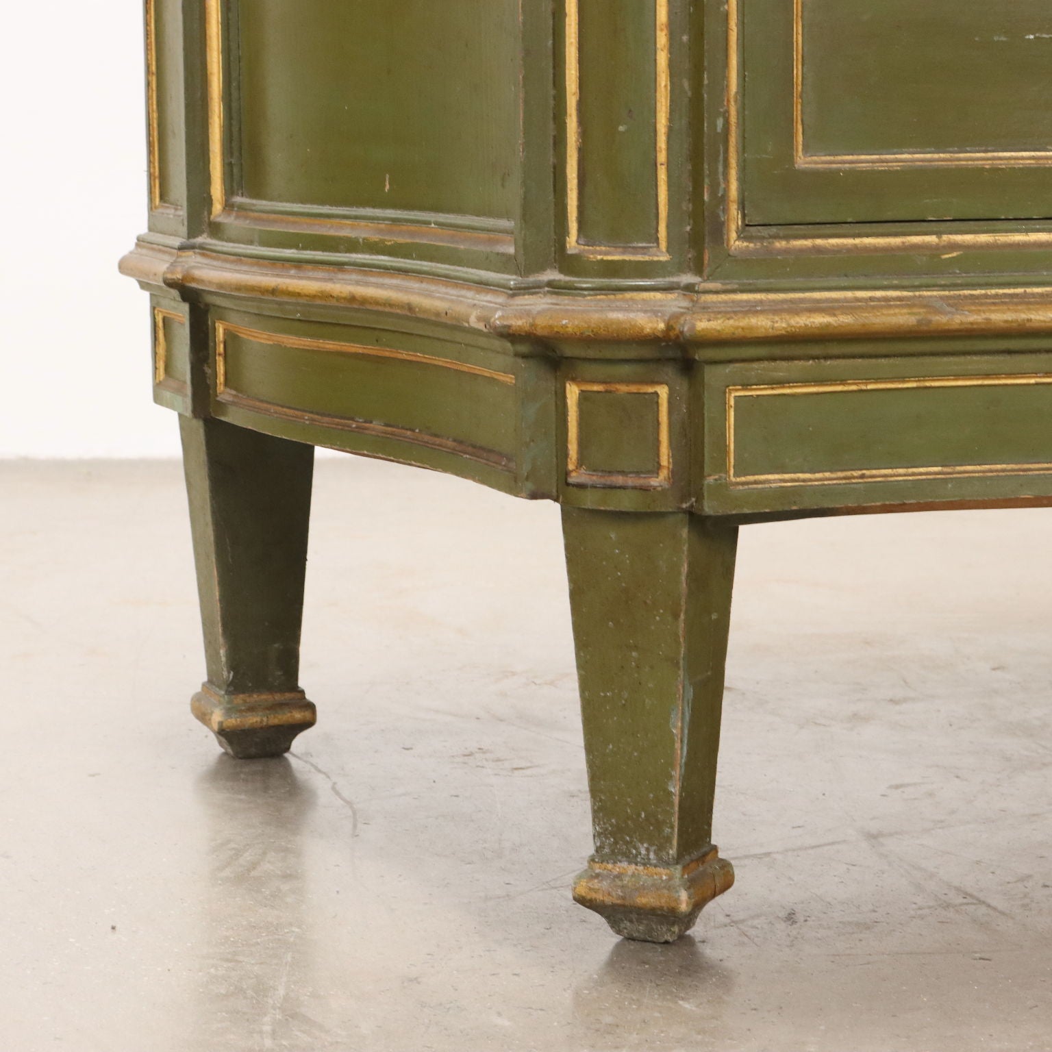  | Antiques  Chest of Drawers & Commodes