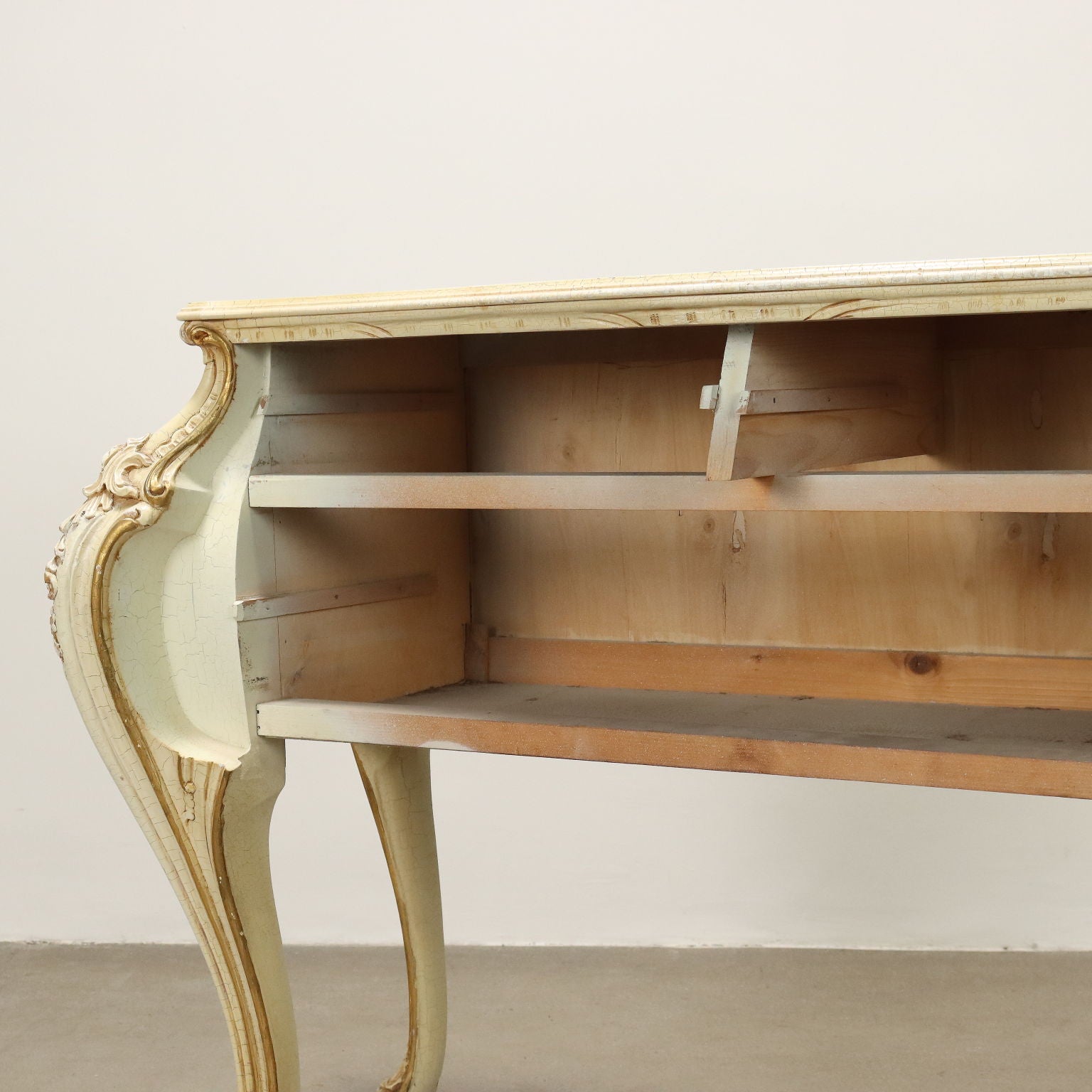  | Antiques  Chest of Drawers & Commodes