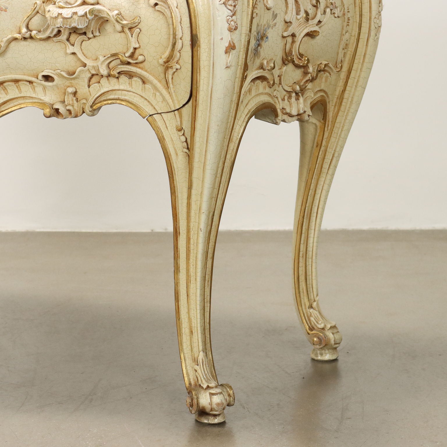  | Antiques  Chest of Drawers & Commodes