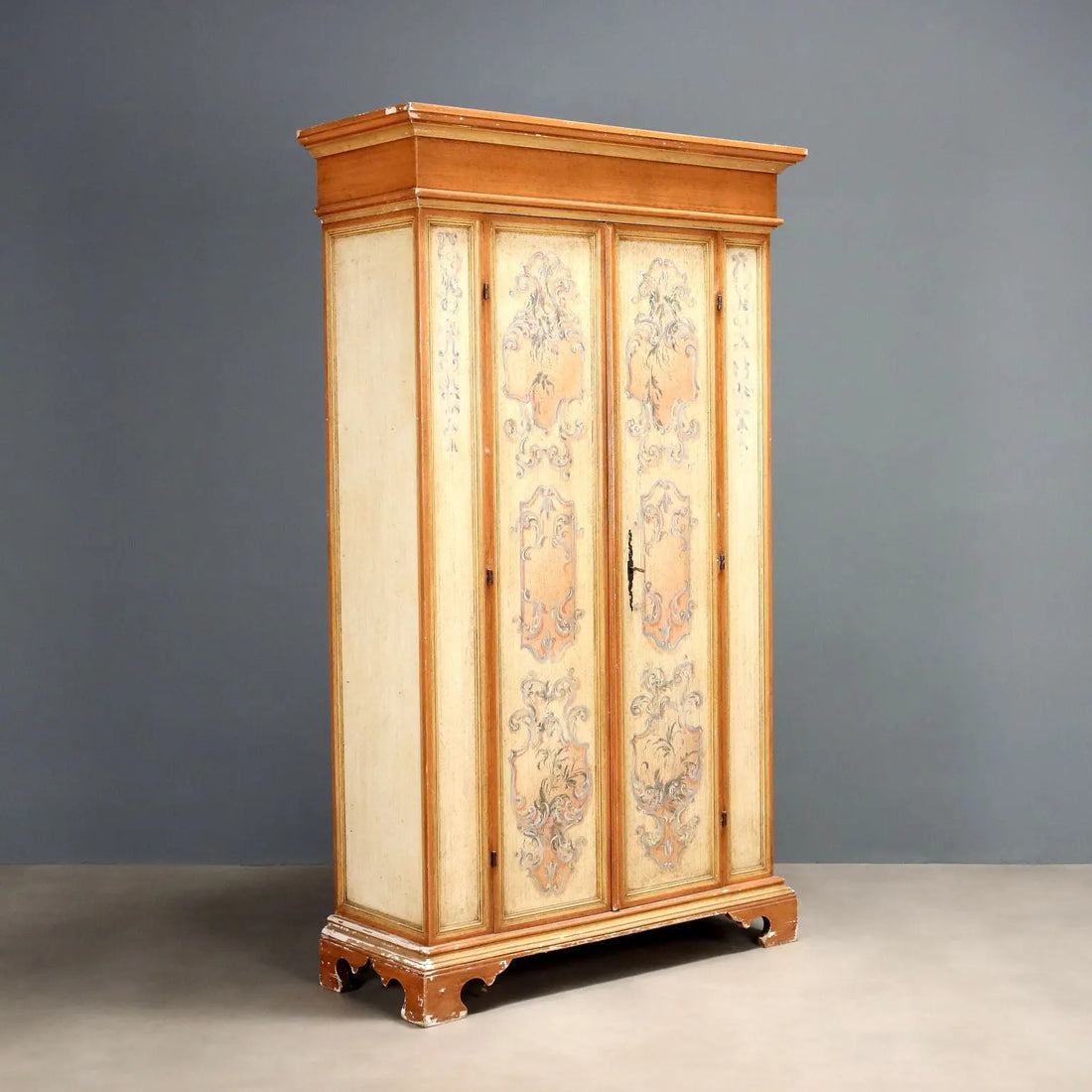 Antique Wardrobe Baroque Style Lacquered Painted Wood XX Century - Italy, XX Century | Antiques | Wardrobes