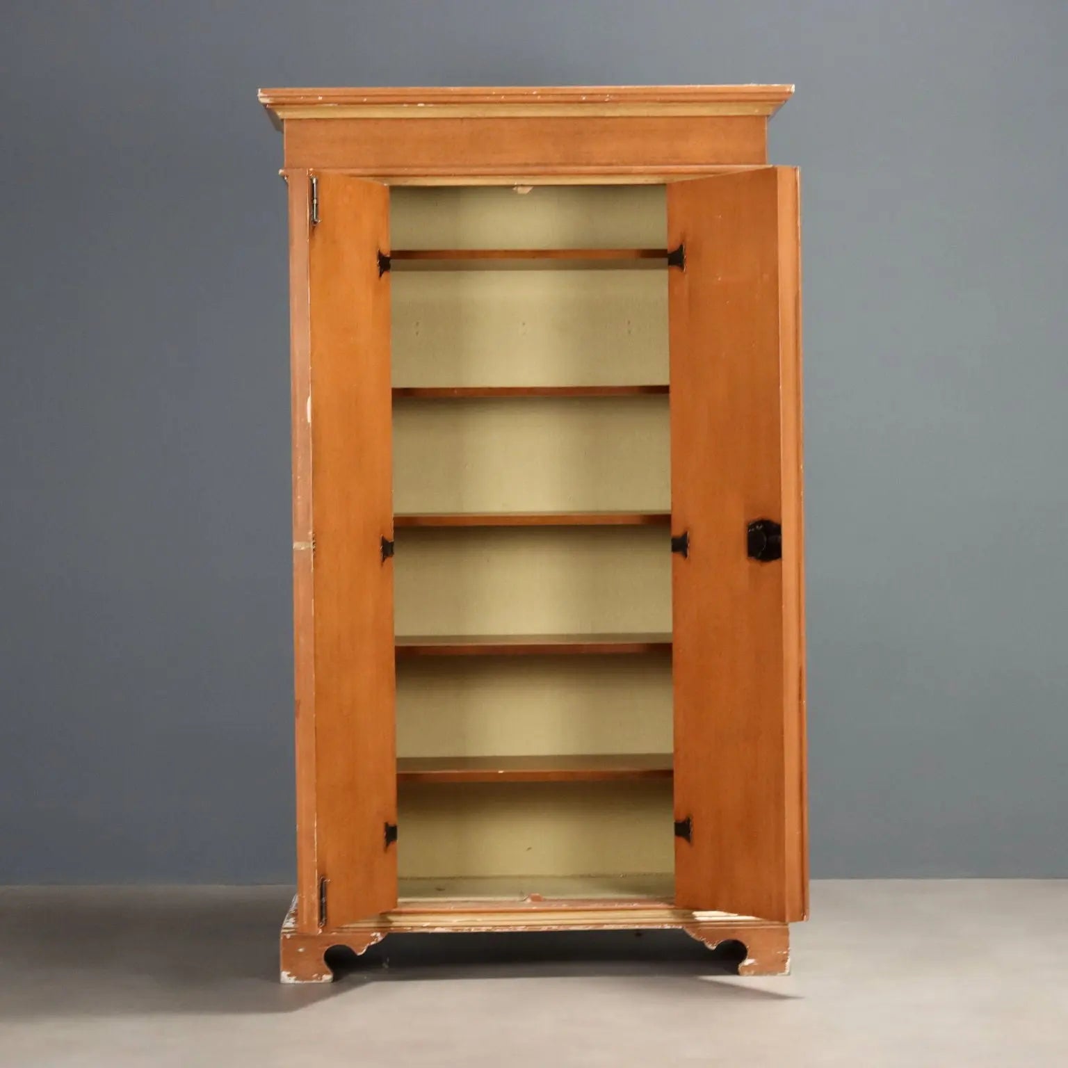 Antique Wardrobe Baroque Style Lacquered Painted Wood XX Century - Italy, XX Century | Antiques | Wardrobes