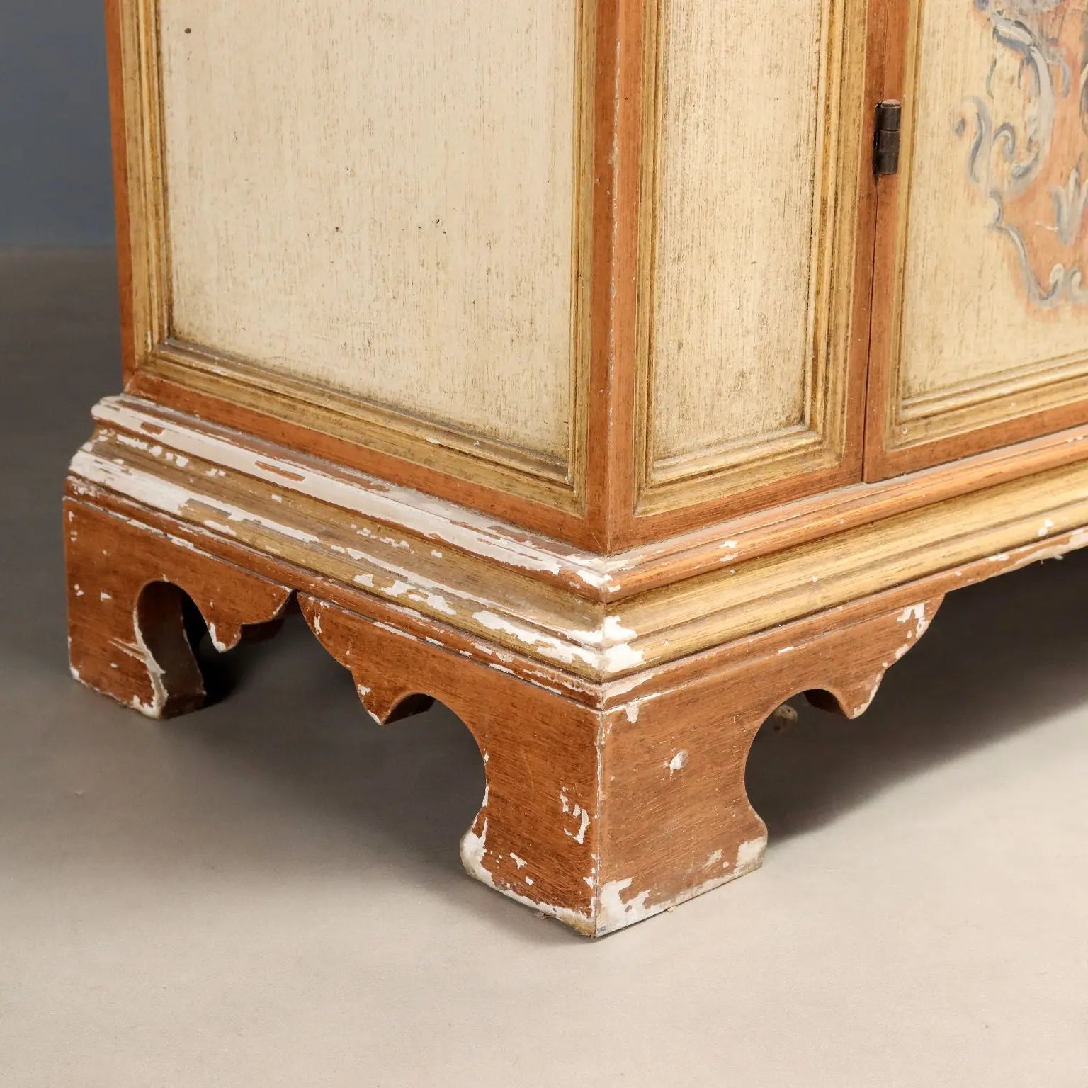 Antique Wardrobe Baroque Style Lacquered Painted Wood XX Century - Italy, XX Century | Antiques | Wardrobes