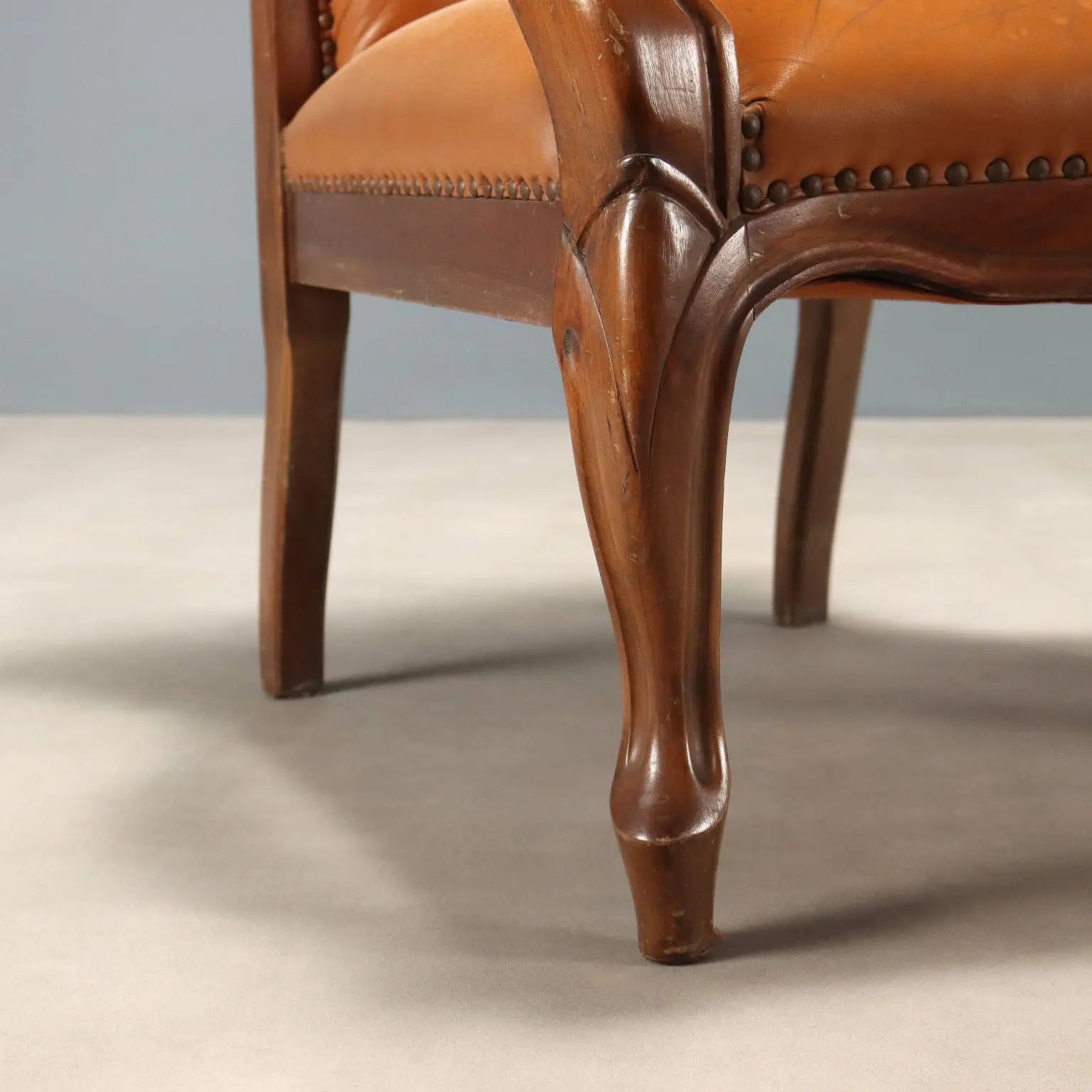 Antique Armchairs Walnut Leather Italy XX Century - Italy, XX Century | Antiques | Seating