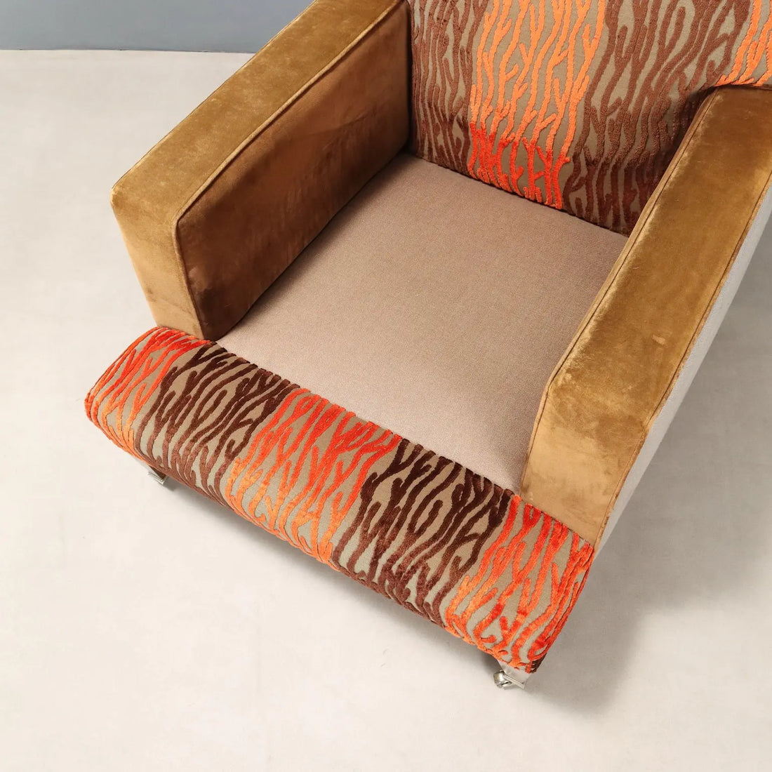 Pair of Velvet Armchairs and Pouf - Italy 20th Century