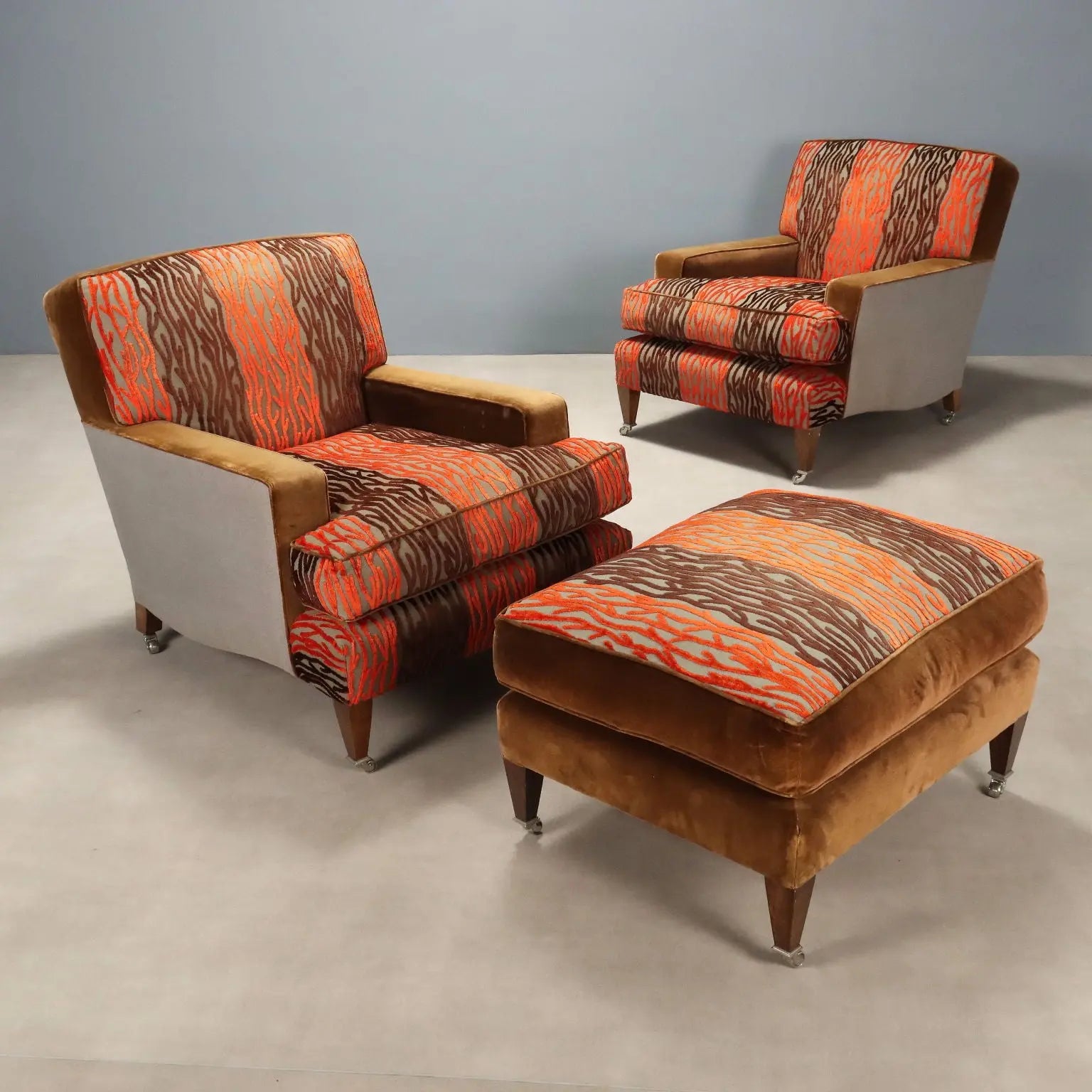 Pair of Velvet Armchairs and Pouf - Italy 20th Century