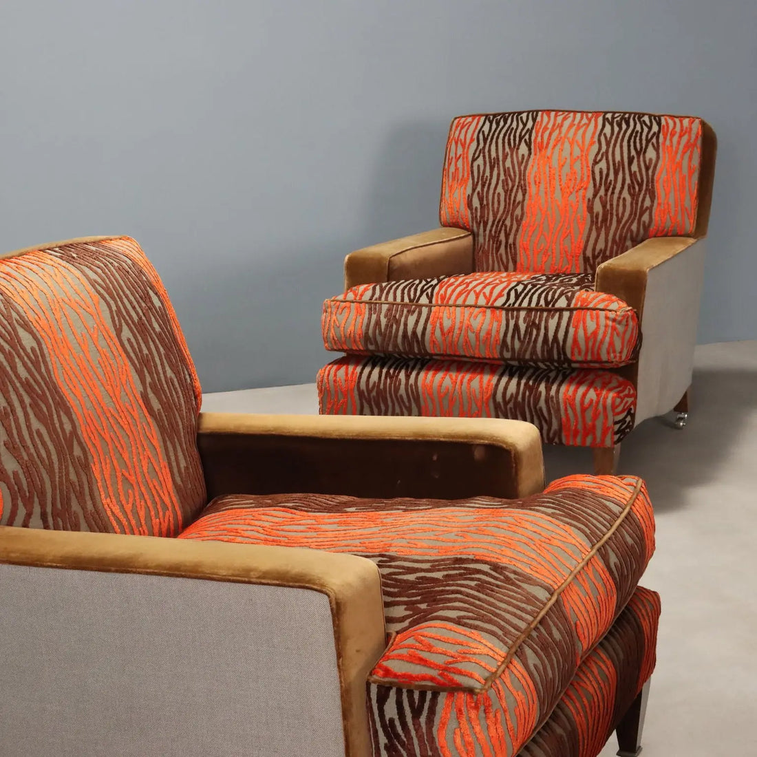 Pair of Velvet Armchairs and Pouf - Italy 20th Century
