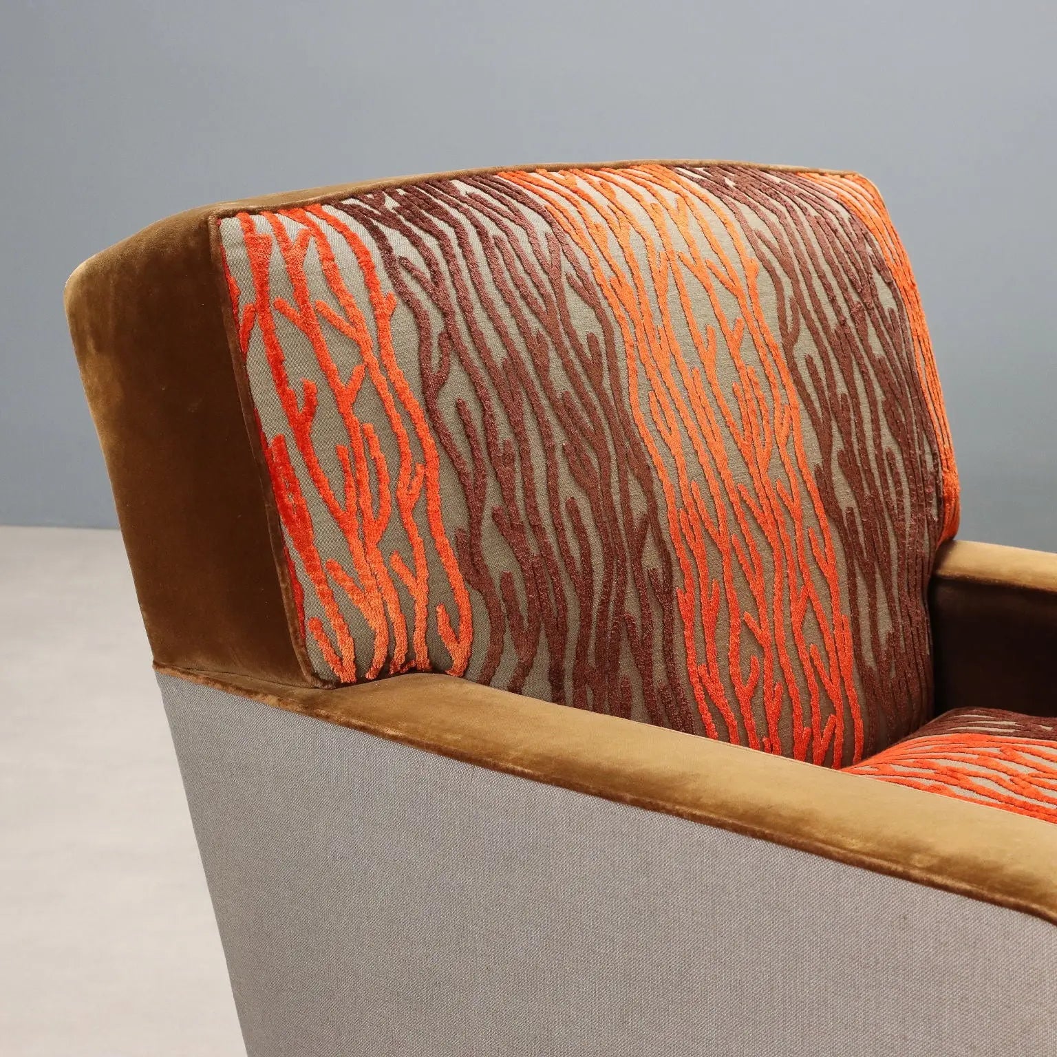 Pair of Velvet Armchairs and Pouf - Italy 20th Century