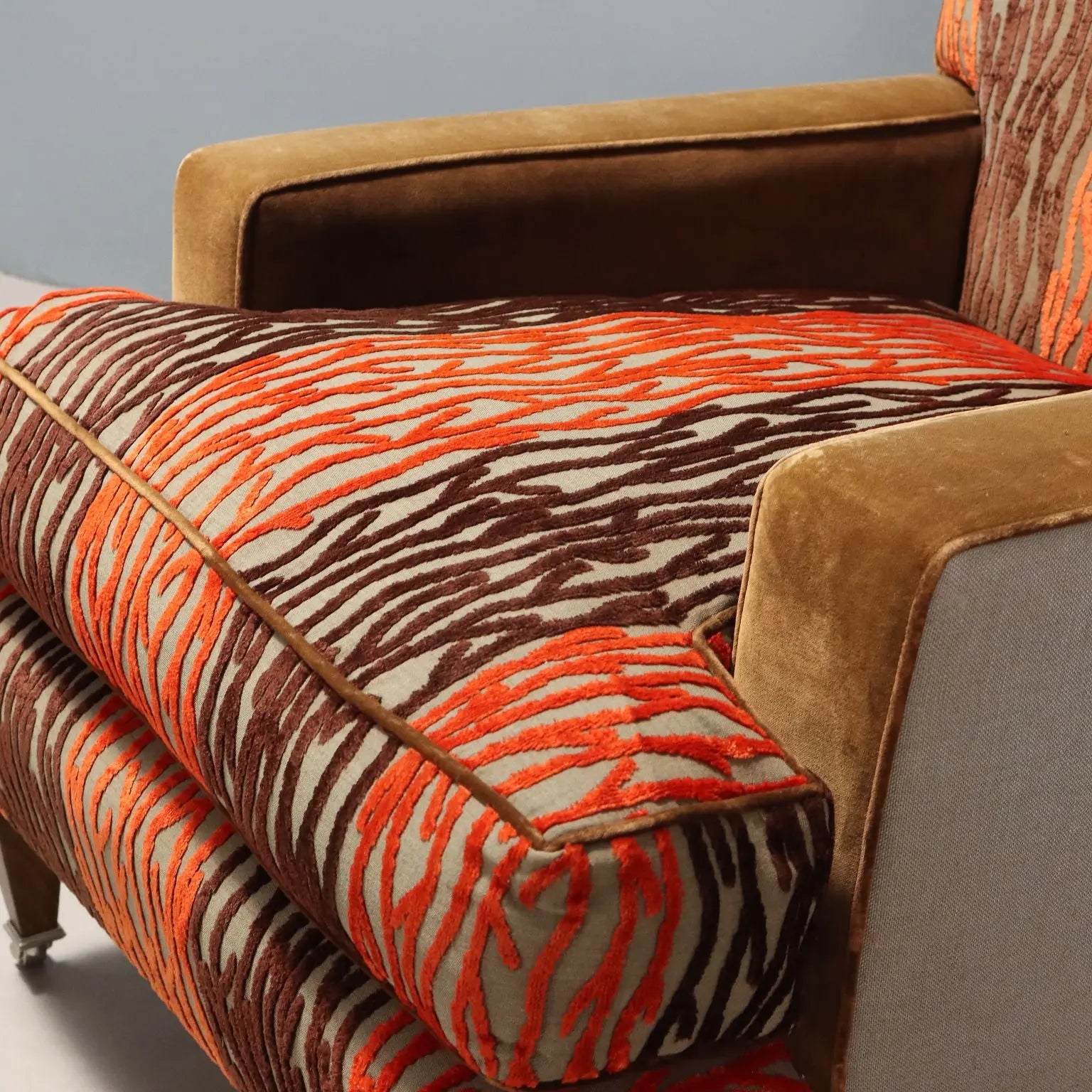 Pair of Velvet Armchairs and Pouf - Italy 20th Century