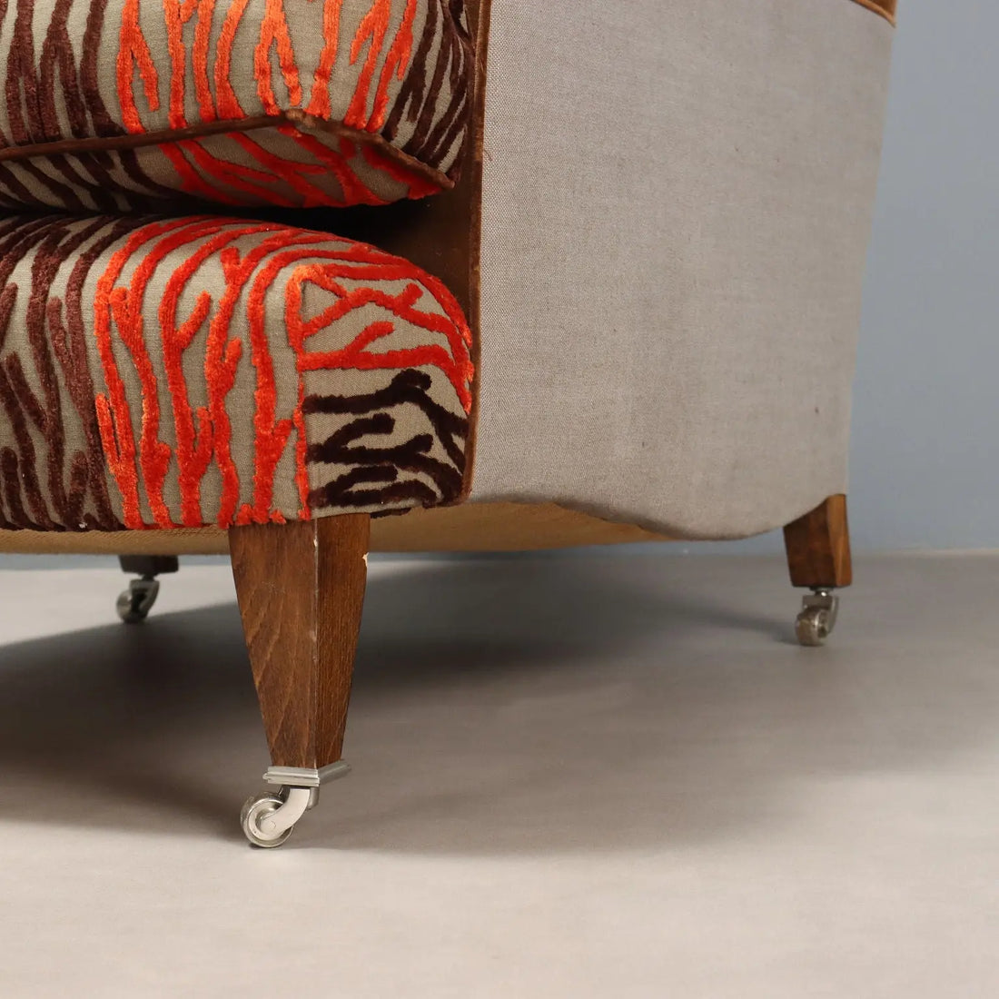 Pair of Velvet Armchairs and Pouf - Italy 20th Century