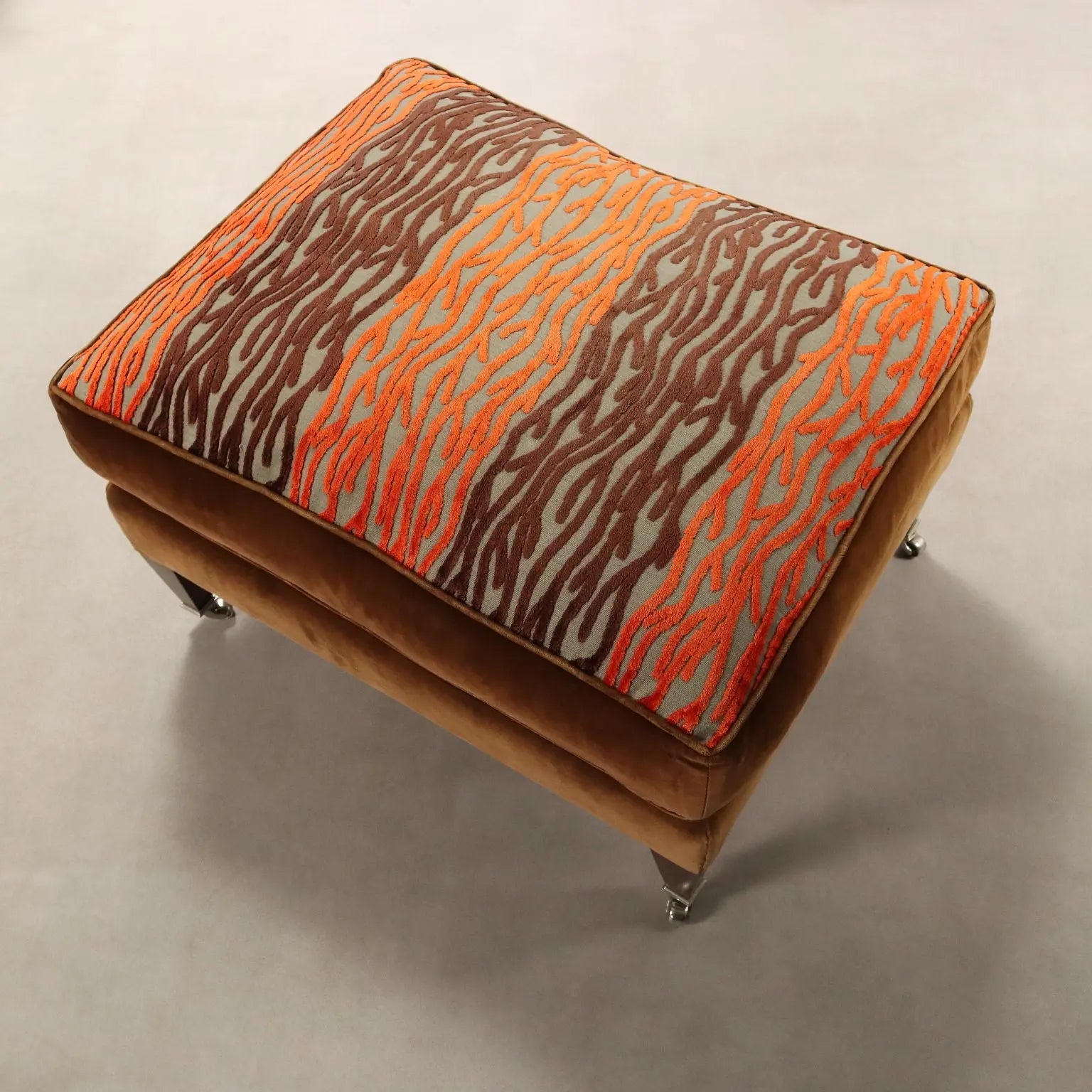 Pair of Velvet Armchairs and Pouf - Italy 20th Century