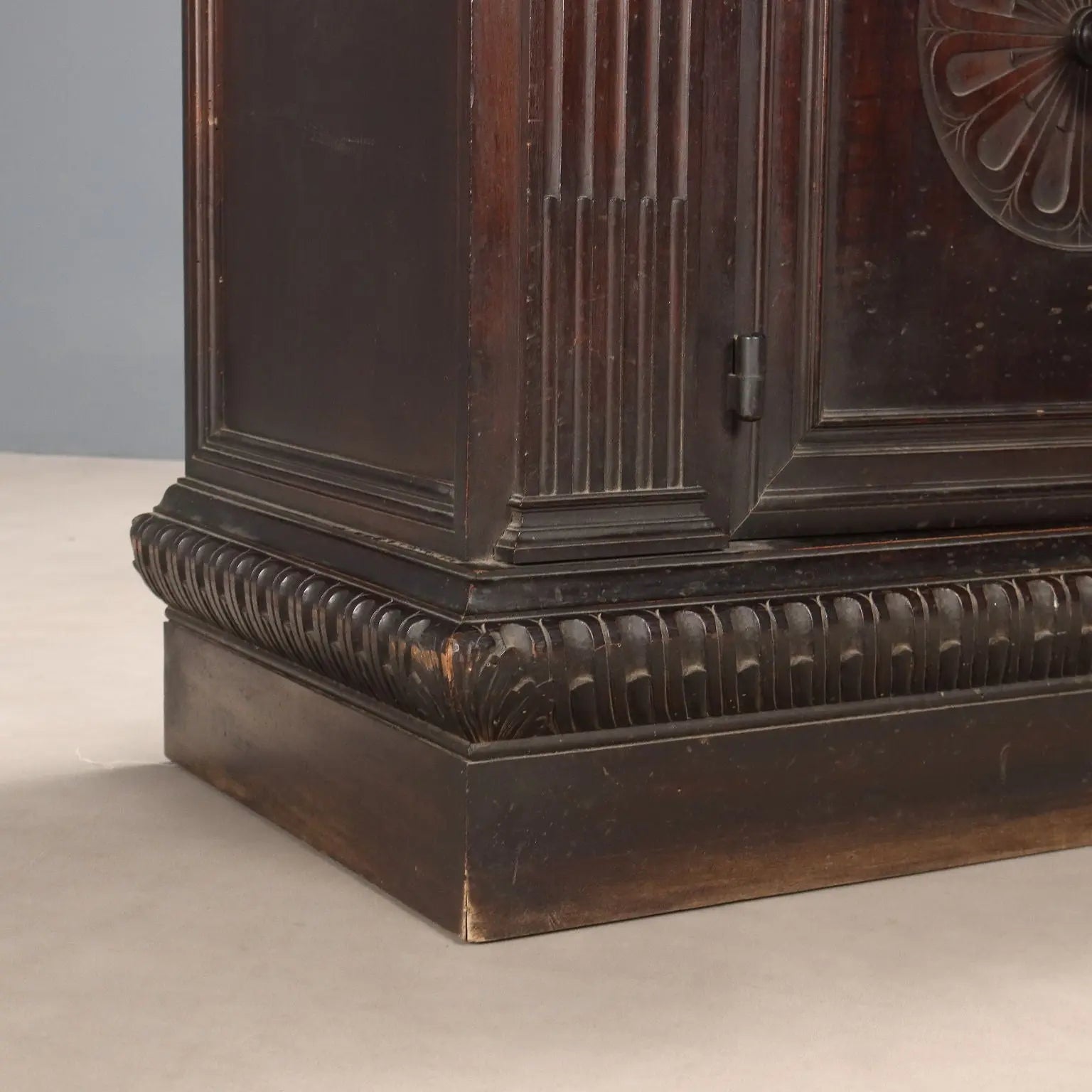 Antique Cupboard Neo-Renaissance Style Beech XIX Century - Italy, Late XIX Century | Antiques | Cupboards