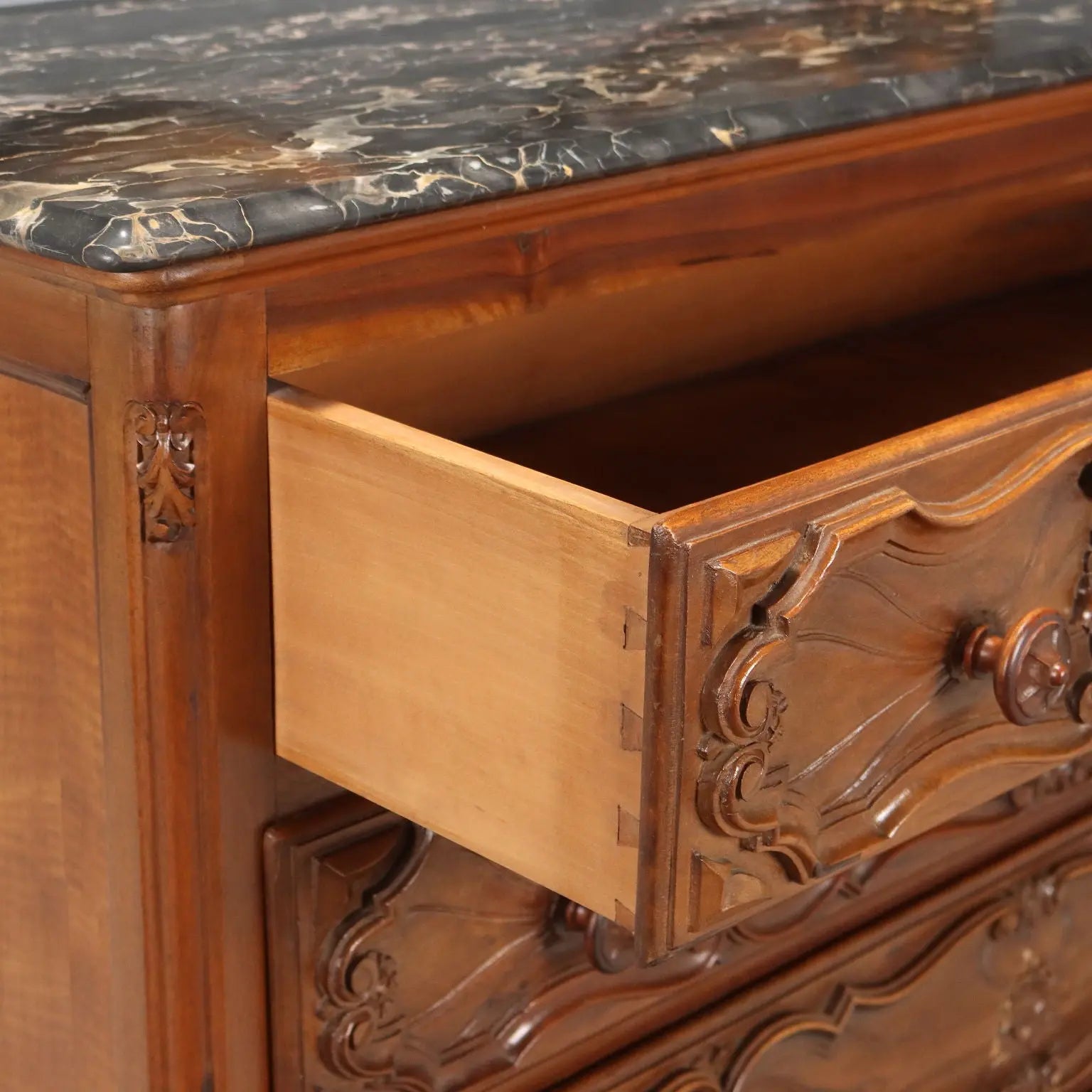 Baroque Walnut Dresser with Mirror - Italy 20th Century
