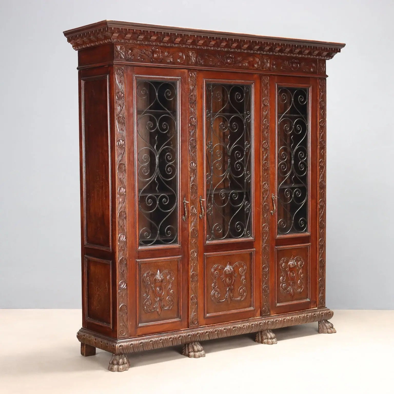 Neo-Renaissance Walnut Bookcase - Early 20th Century Italy
