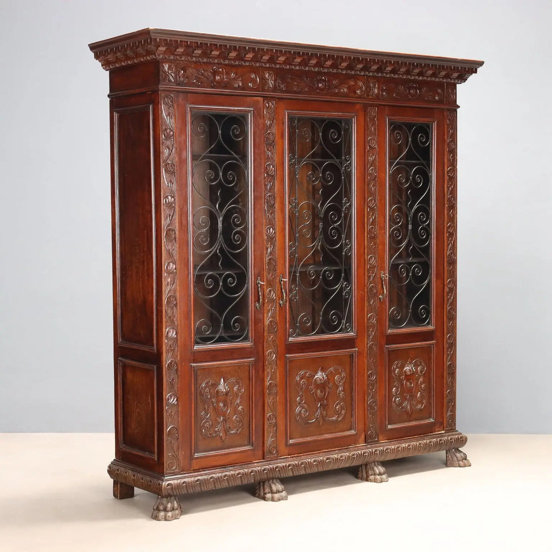 Neo-Renaissance Walnut Bookcase - Early 20th Century Italy