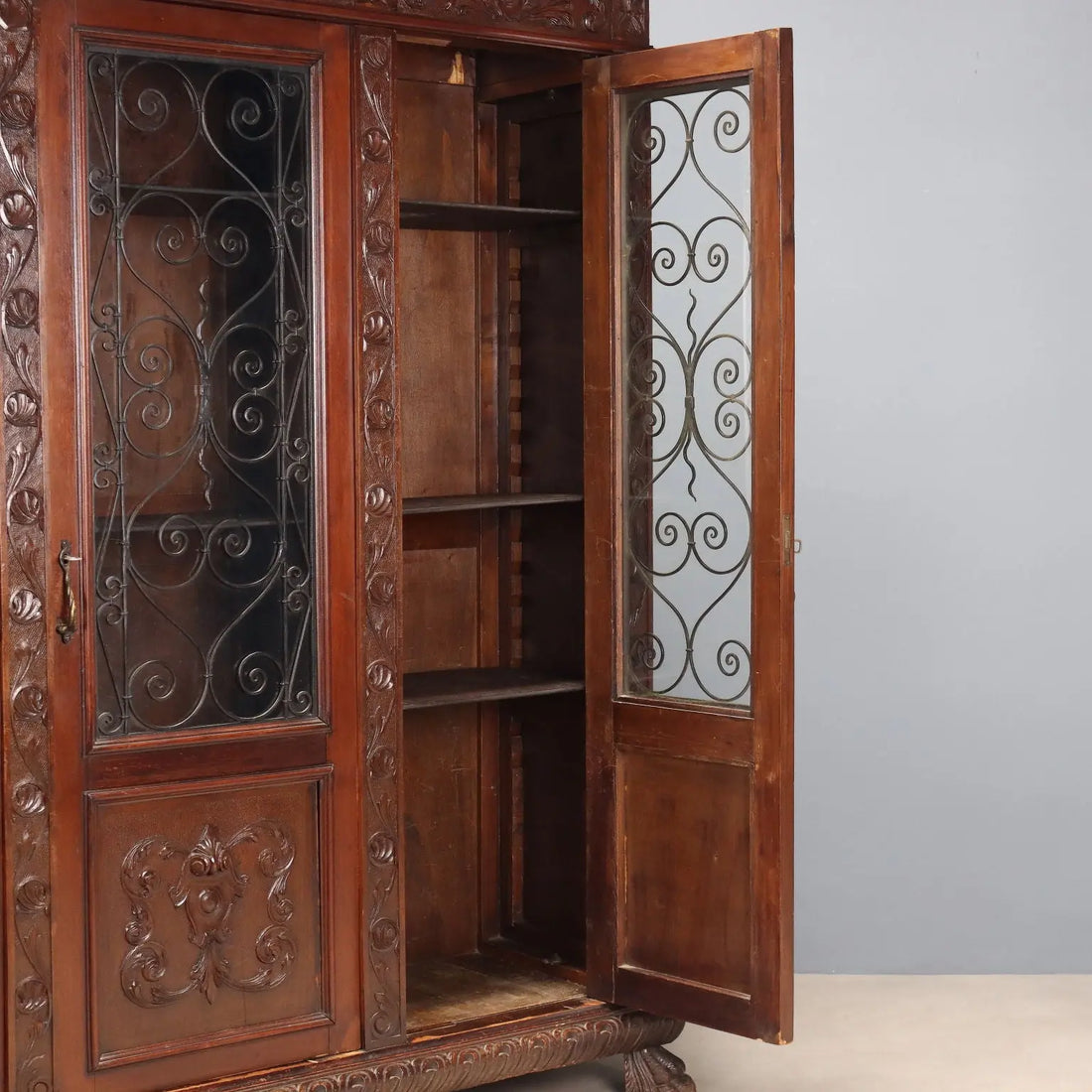 Neo-Renaissance Walnut Bookcase - Early 20th Century Italy